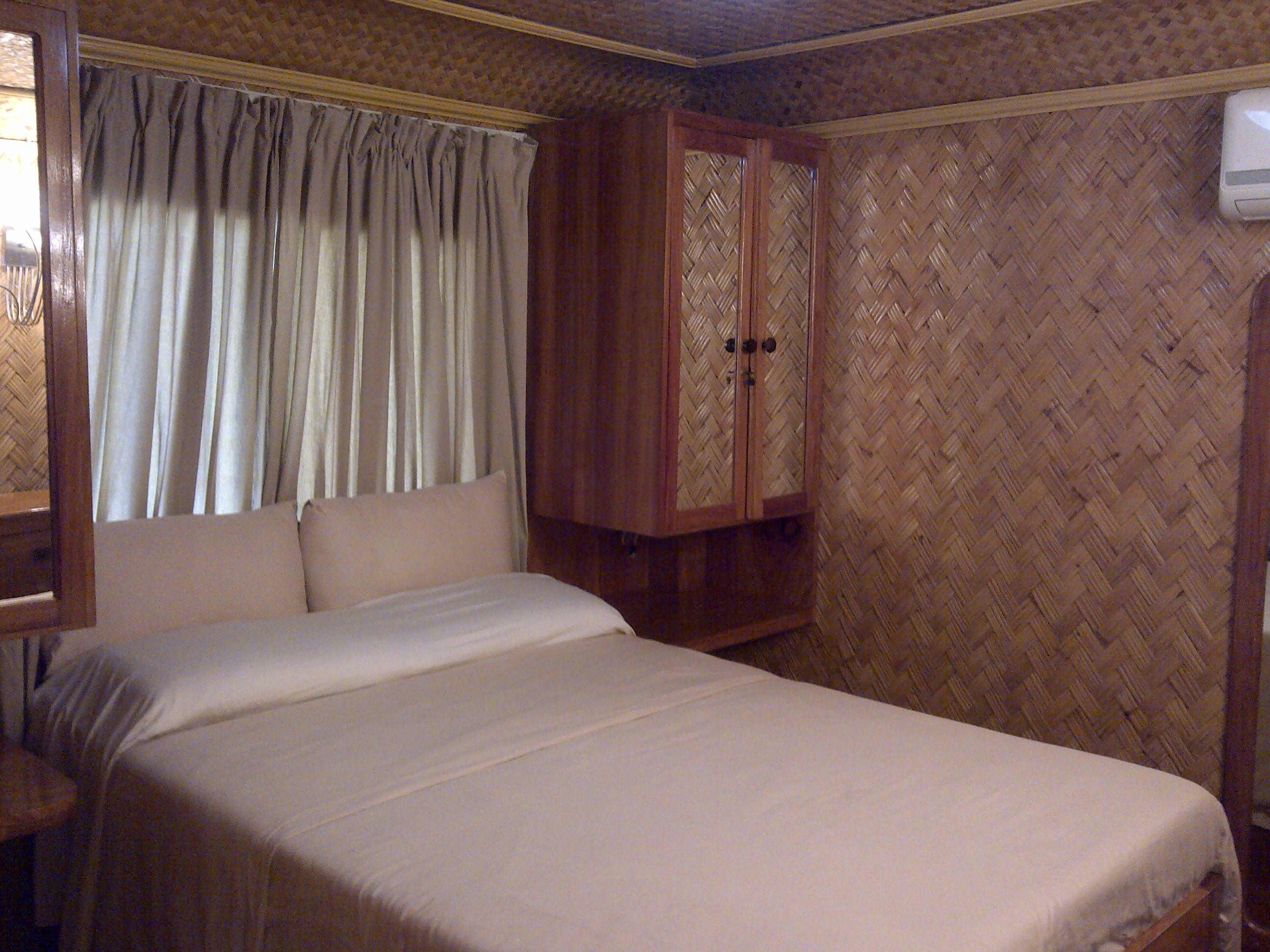 Foxy’s Beach Resort