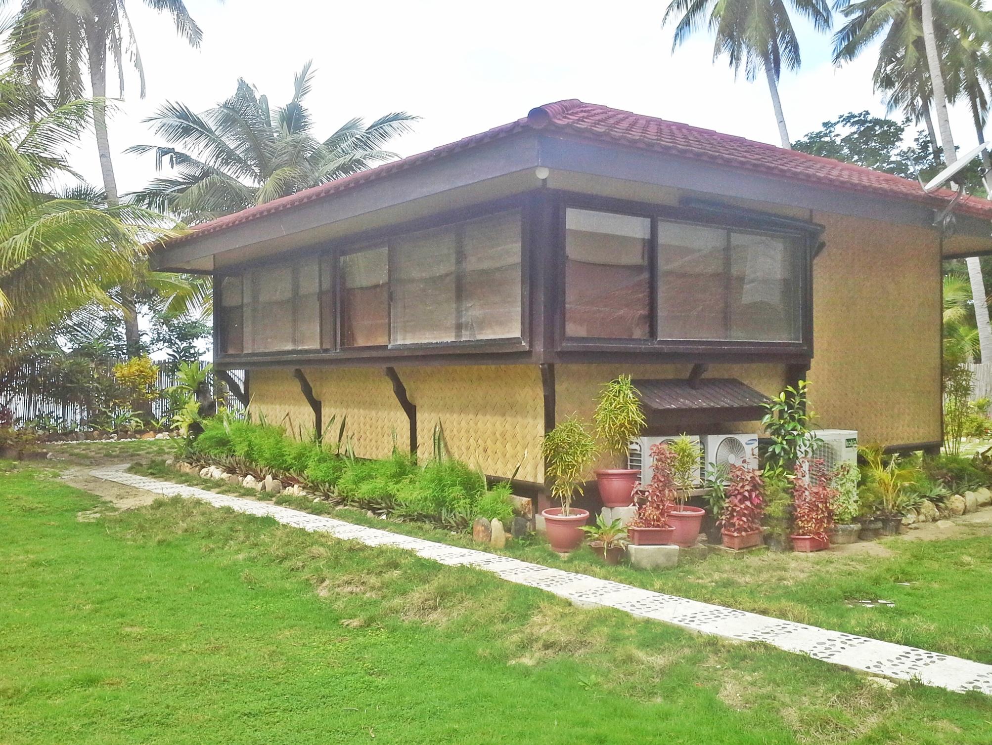 Foxy’s Beach Resort