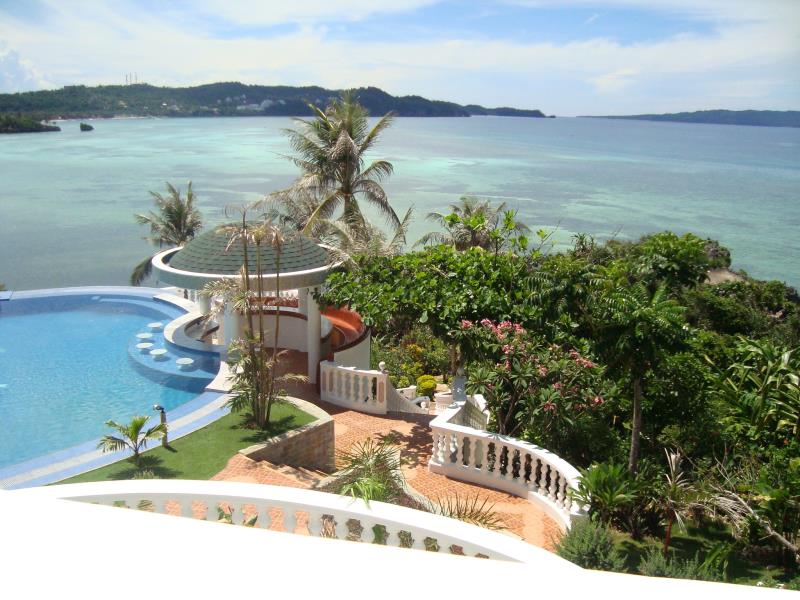 Lingganay Boracay Hotel Resort