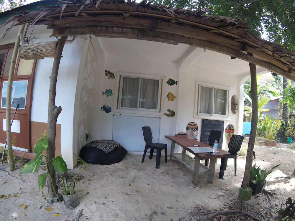 Carabao Backpackers & Guest House