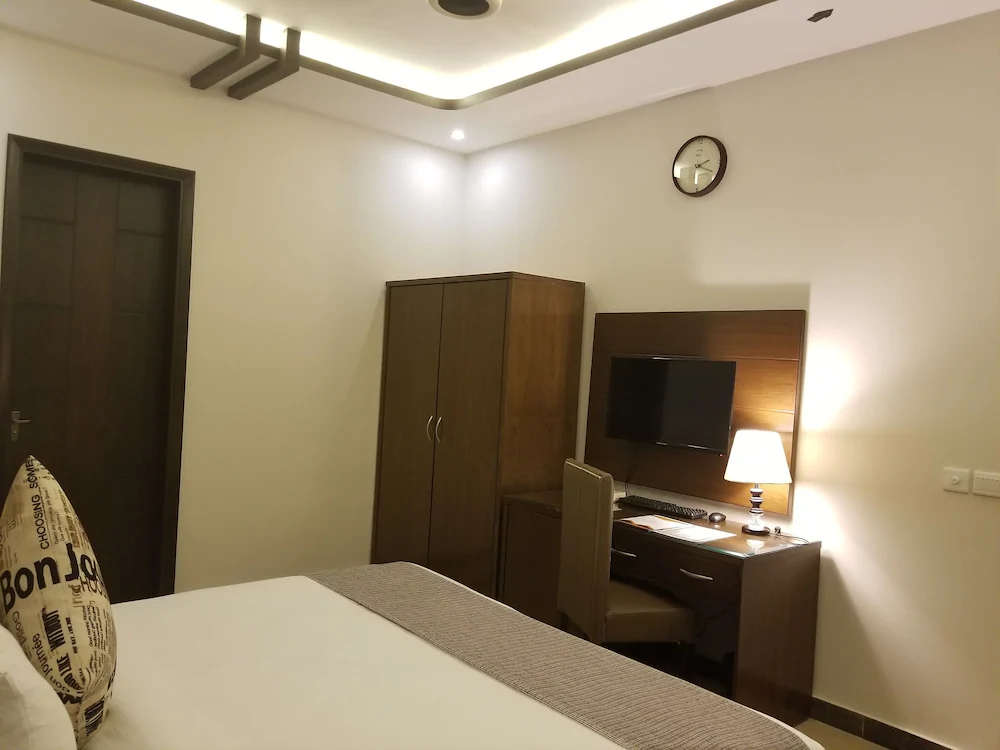 Zifan Hotel & Suites