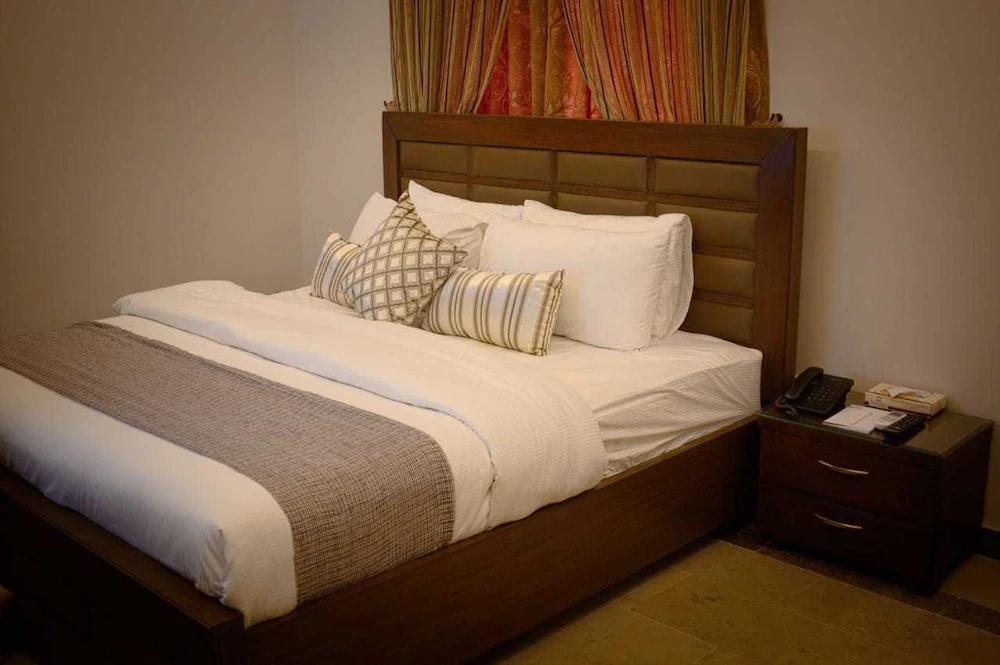 Zifan Hotel & Suites