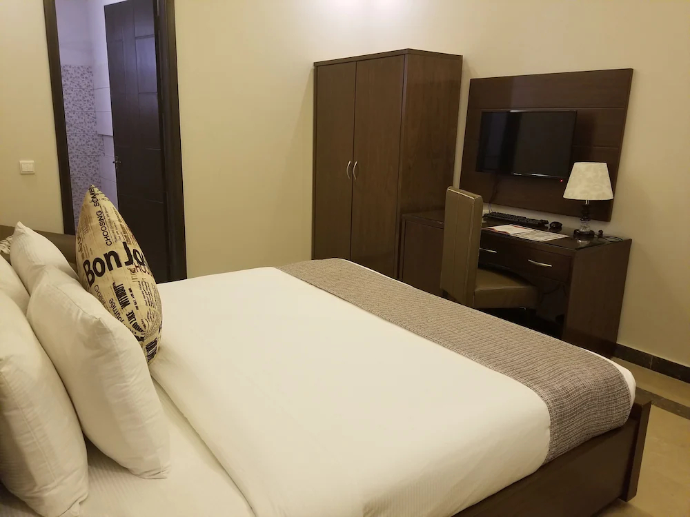 Zifan Hotel & Suites