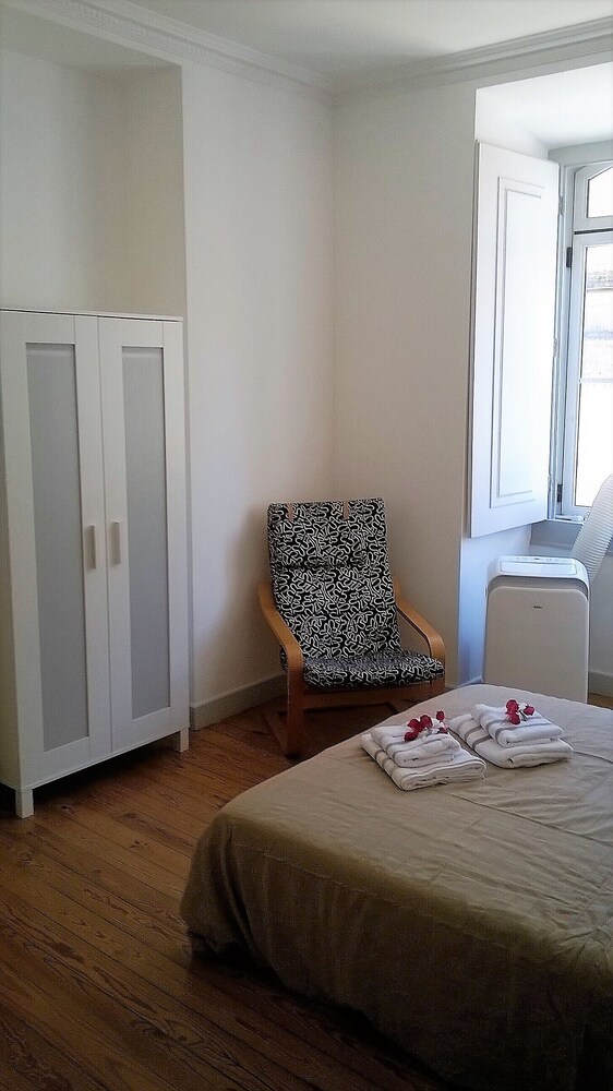 Lisbon Silver Flower