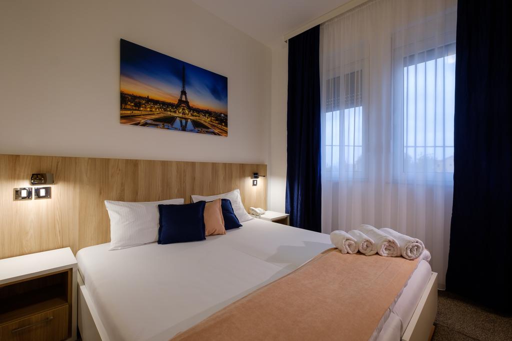 Airport Hotel