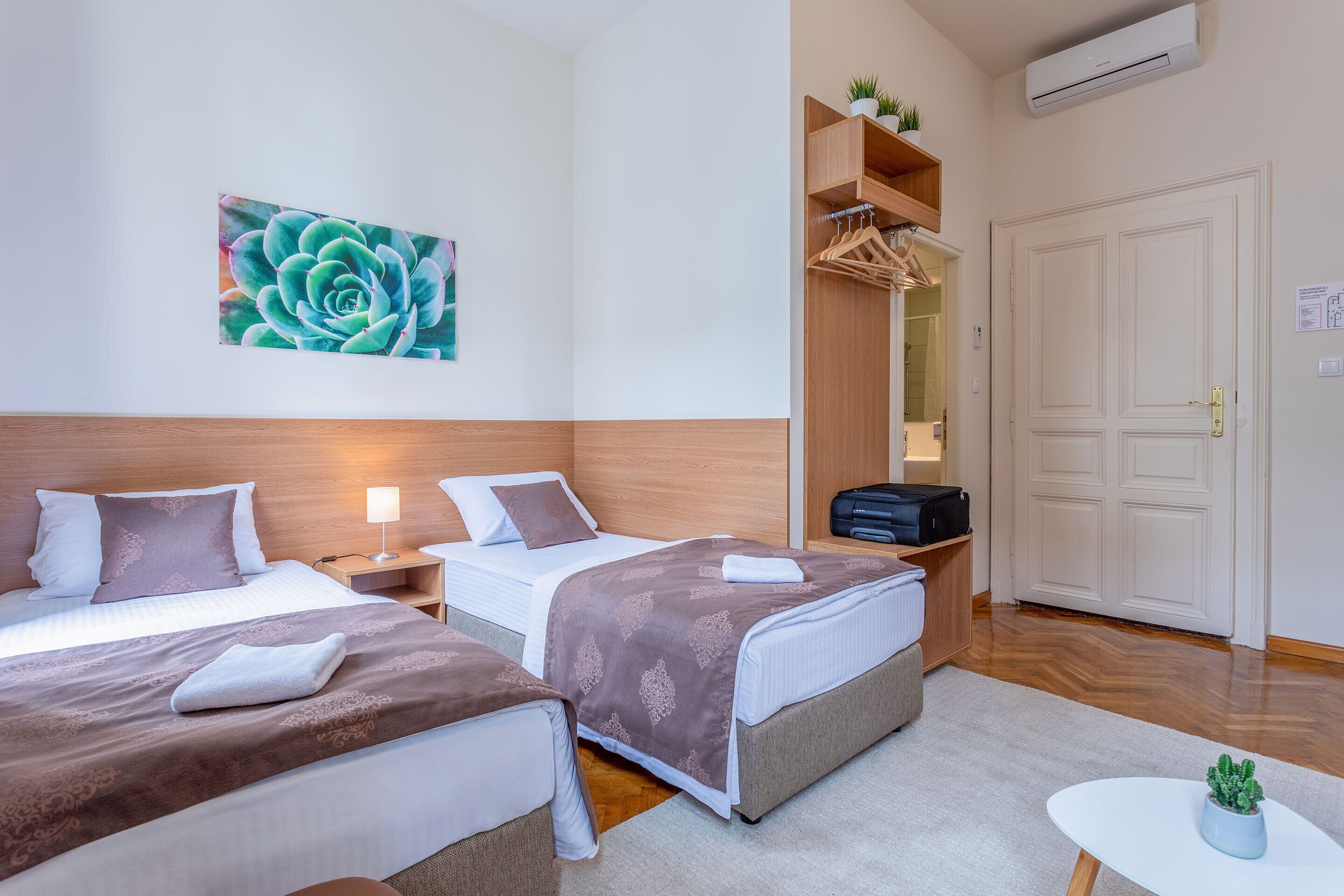 Booking En Suite