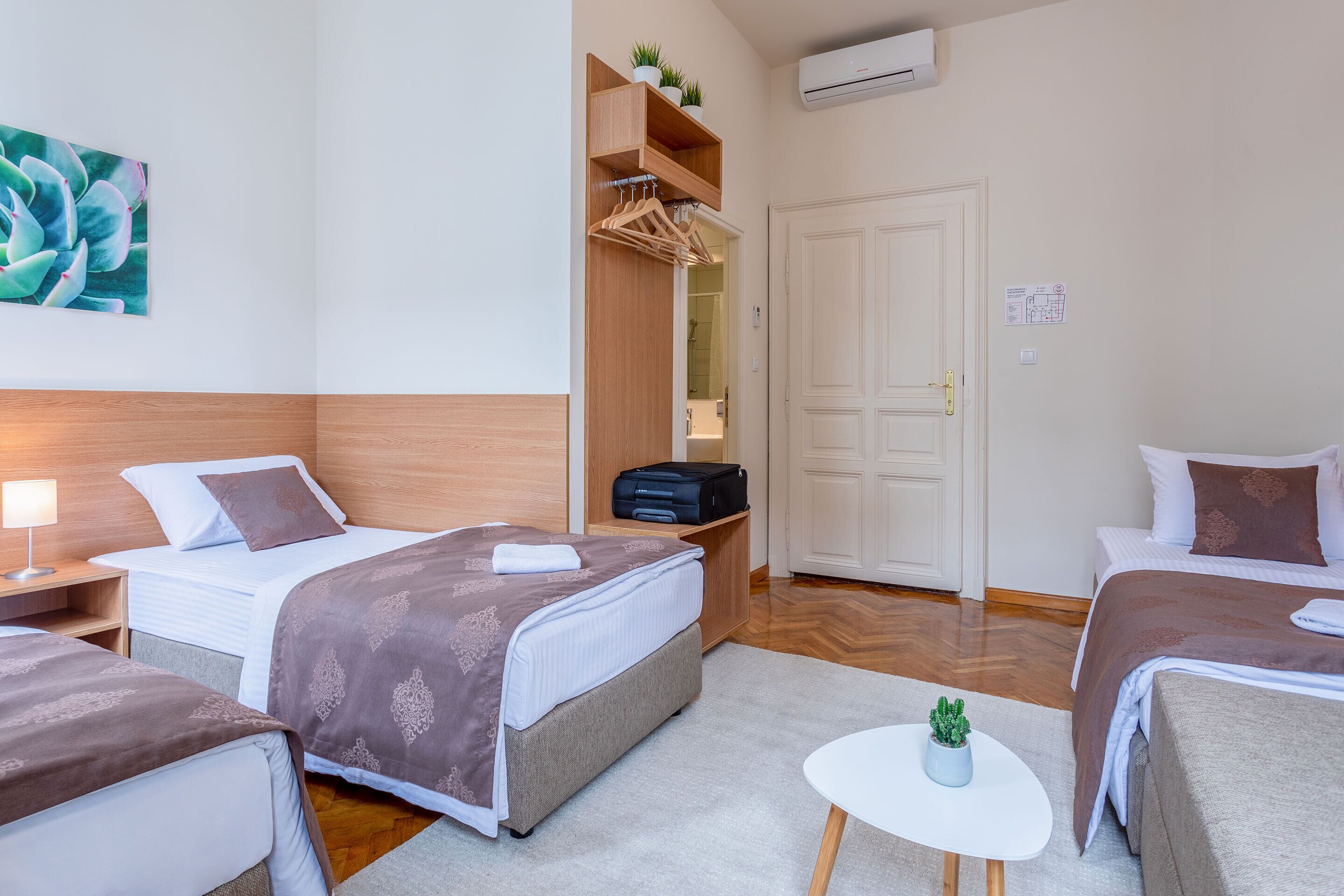Booking En Suite