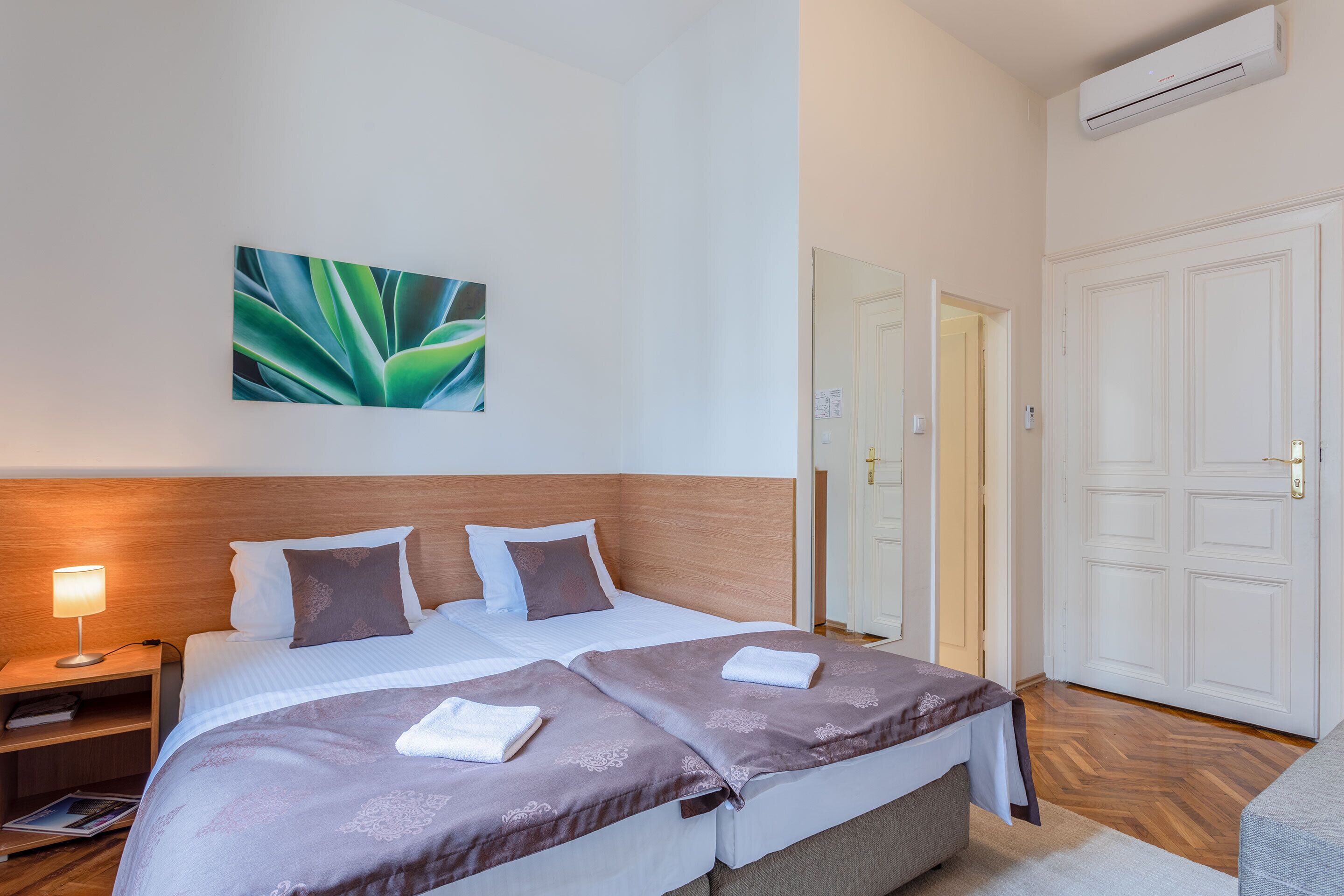 Booking En Suite