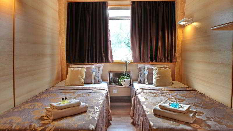 Compass River City Hotel