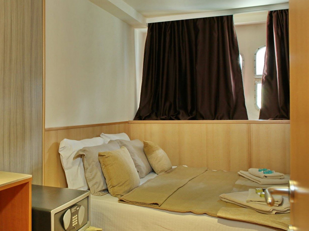 Compass River City Hotel