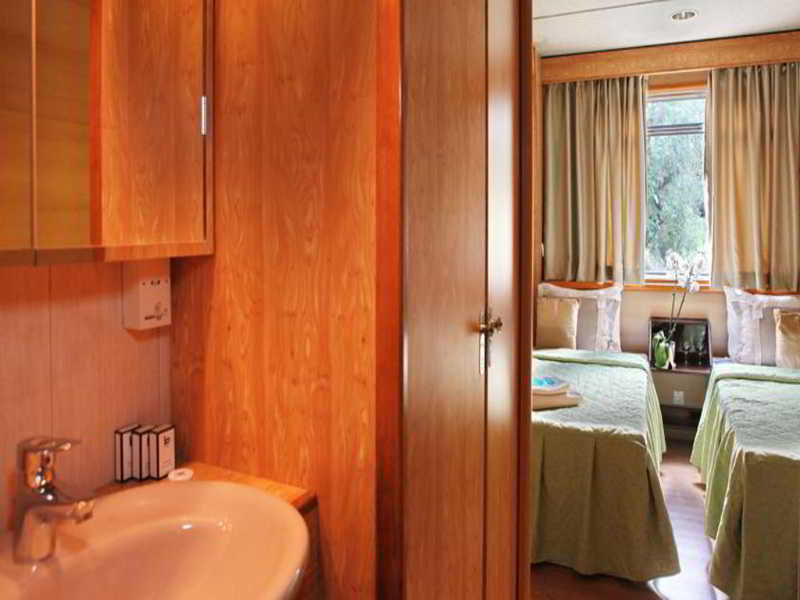 Compass River City Hotel