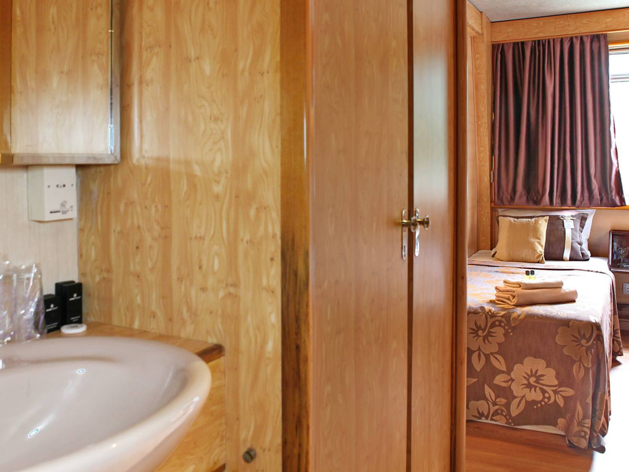 Compass River City Hotel