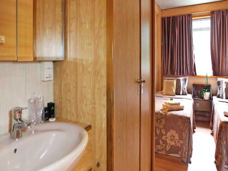 Compass River City Hotel