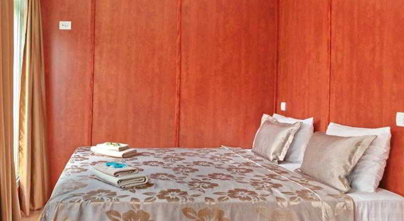 Compass River City Hotel