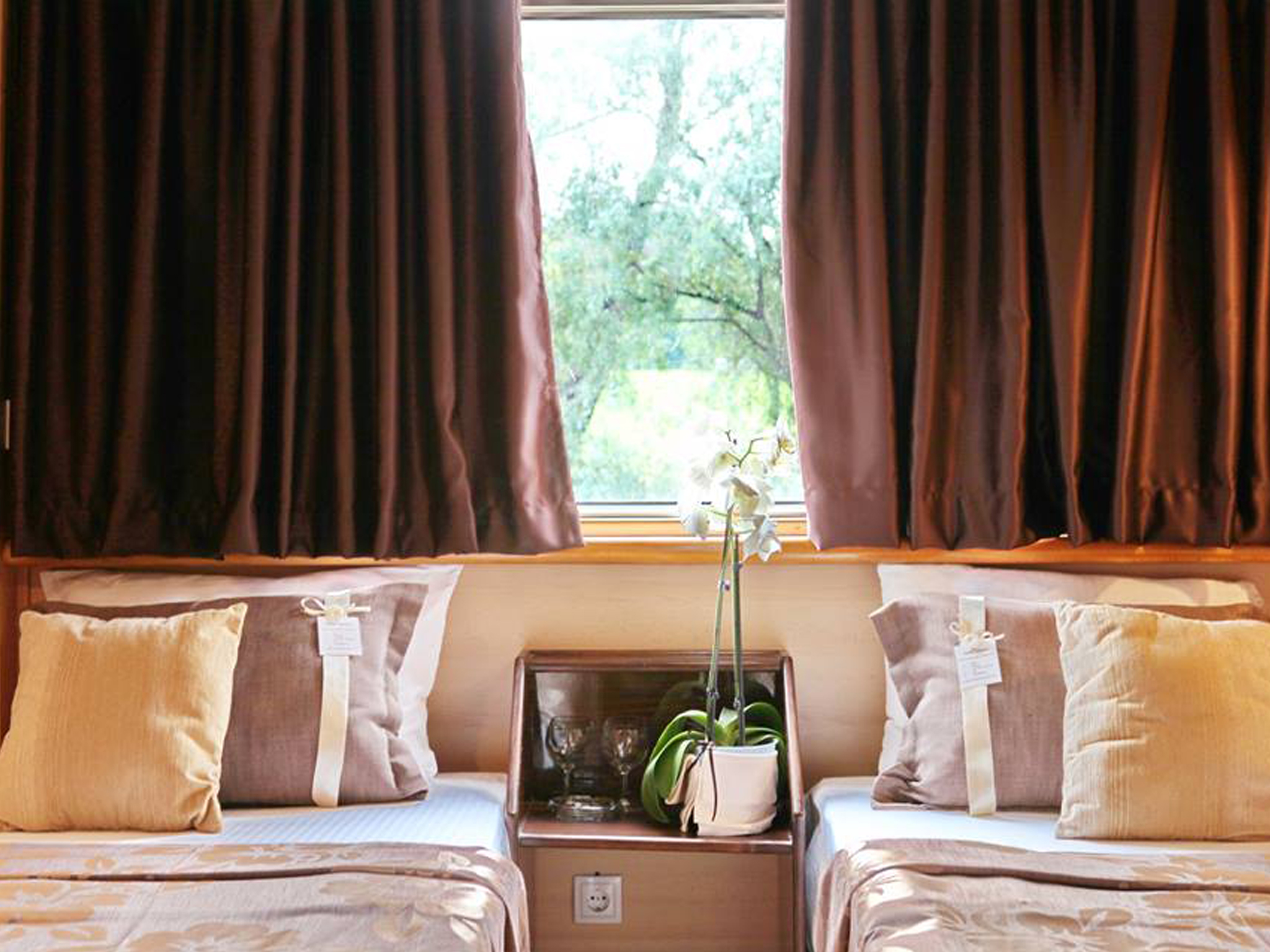 Compass River City Hotel