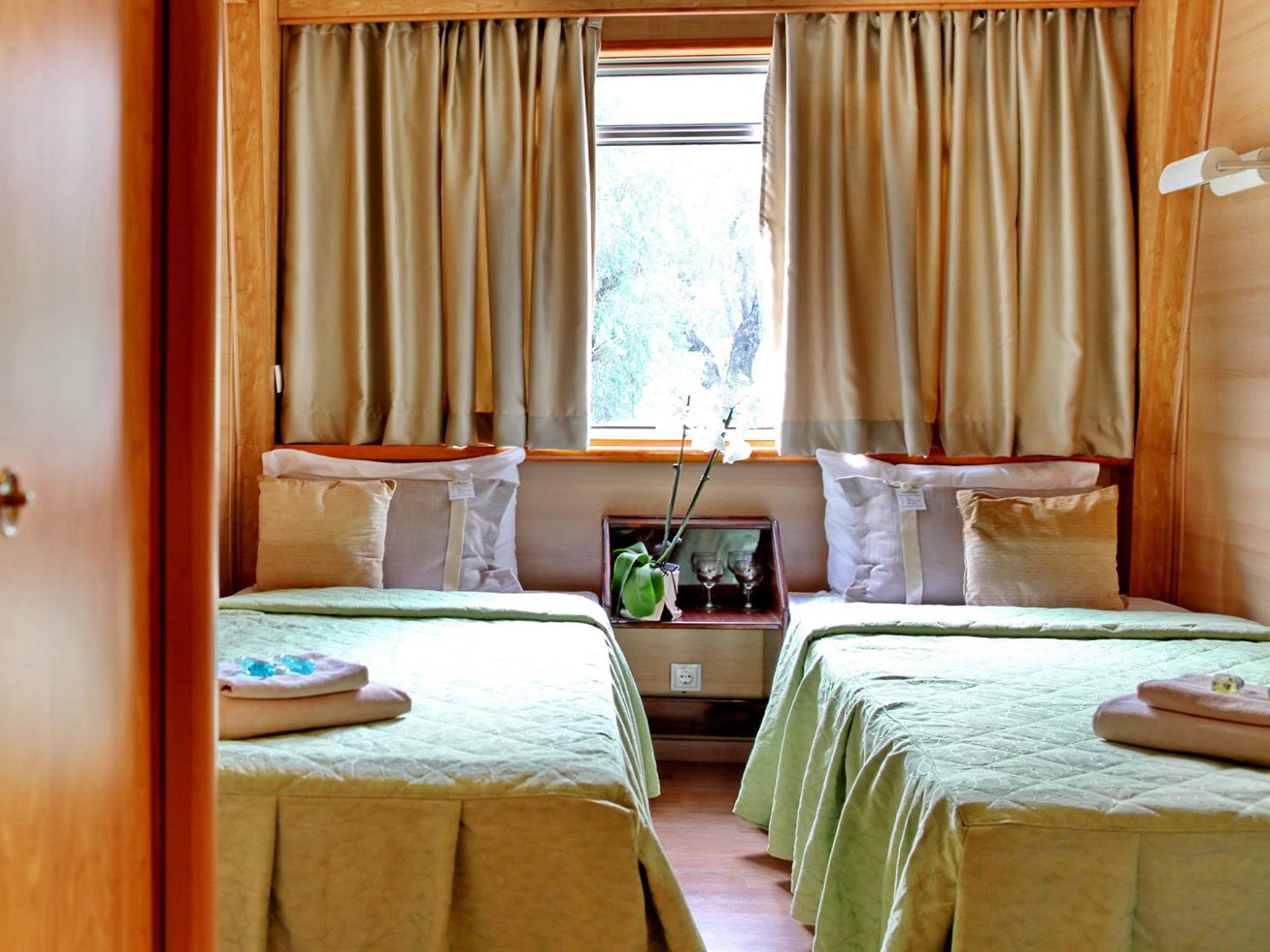Compass River City Hotel