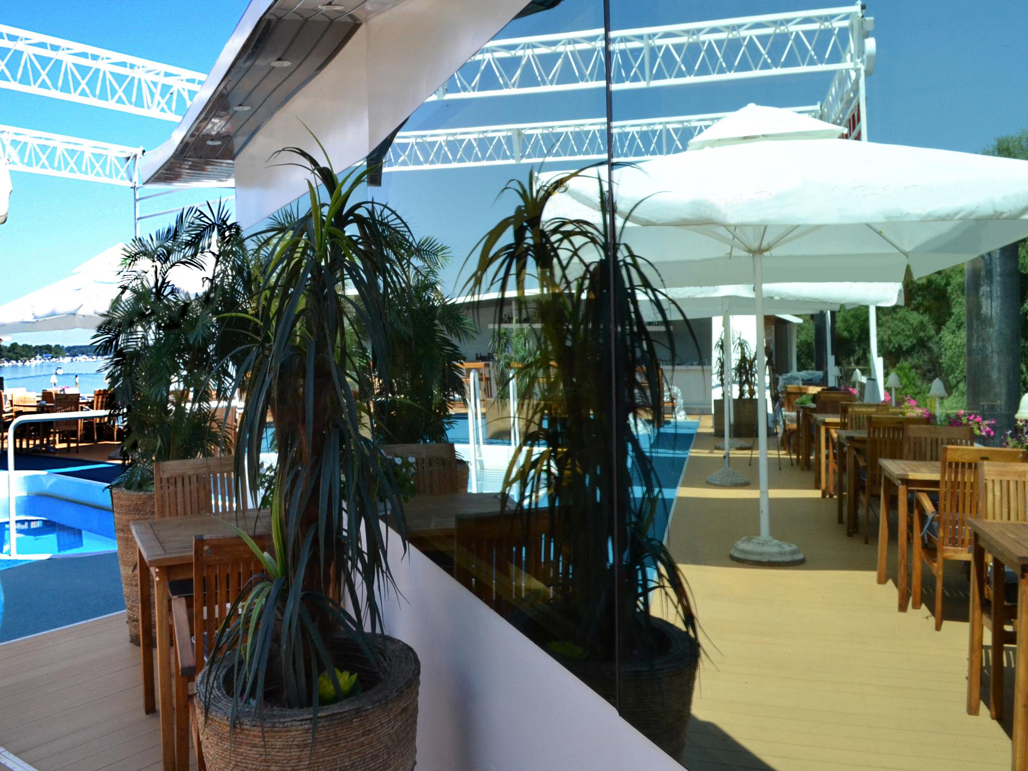 Compass River City Hotel