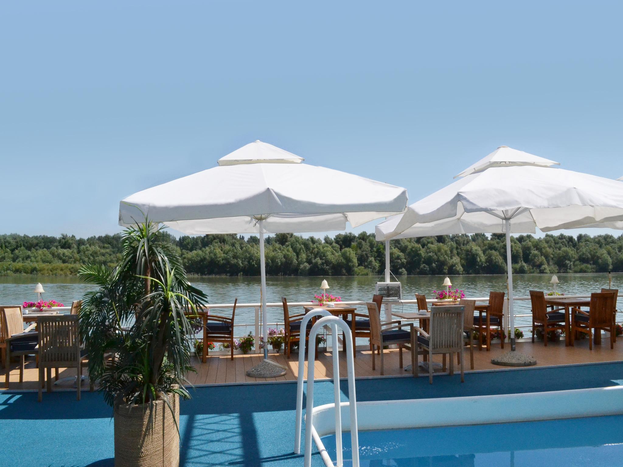 Compass River City Hotel