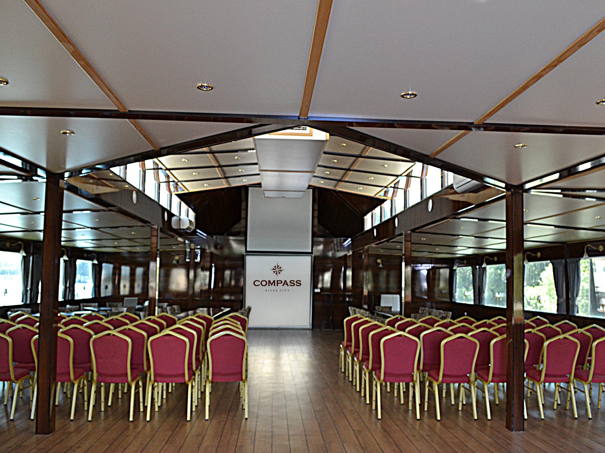 Compass River City Hotel