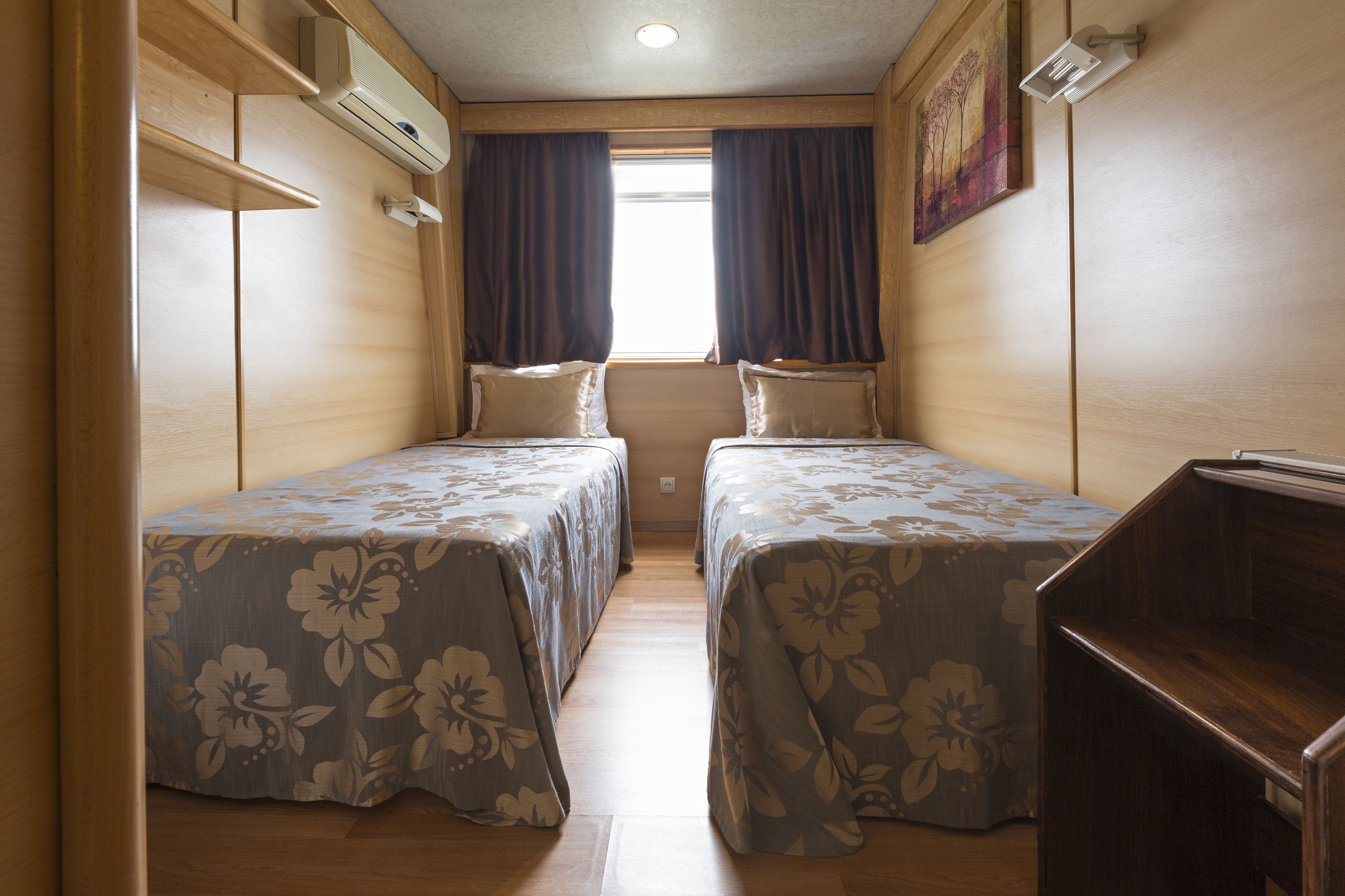 Compass River City Hotel