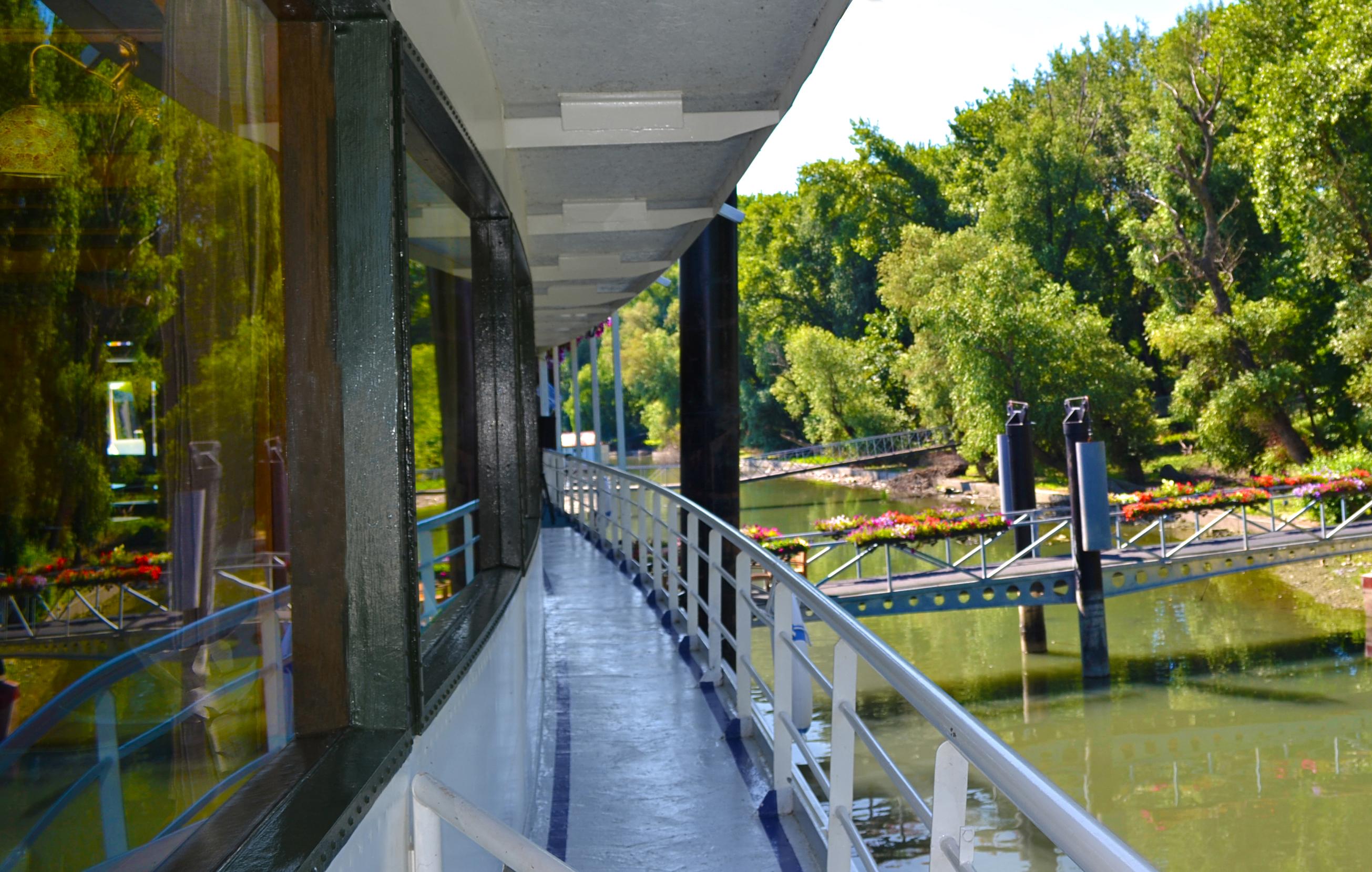 Compass River City Hotel
