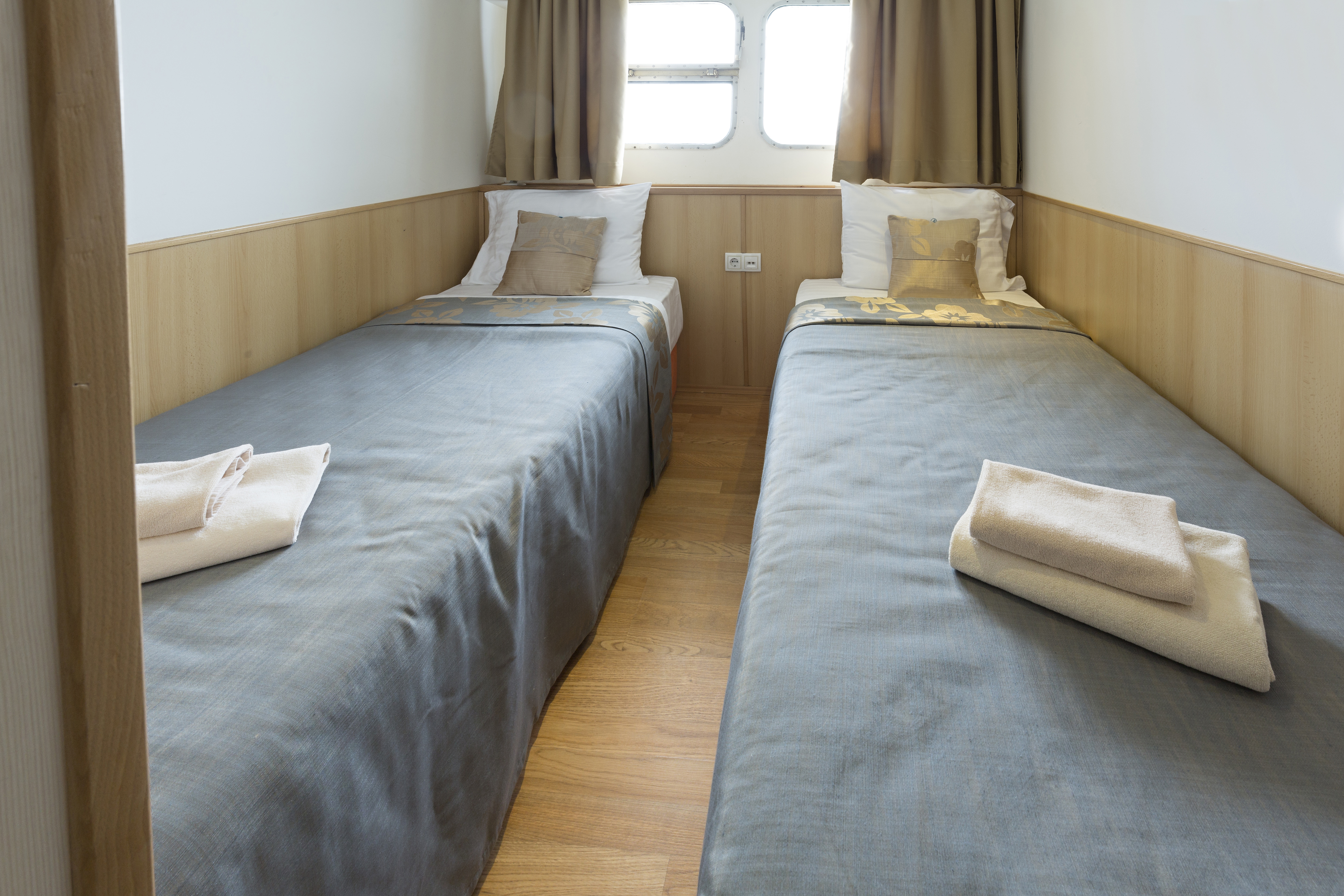 Compass River City Hotel