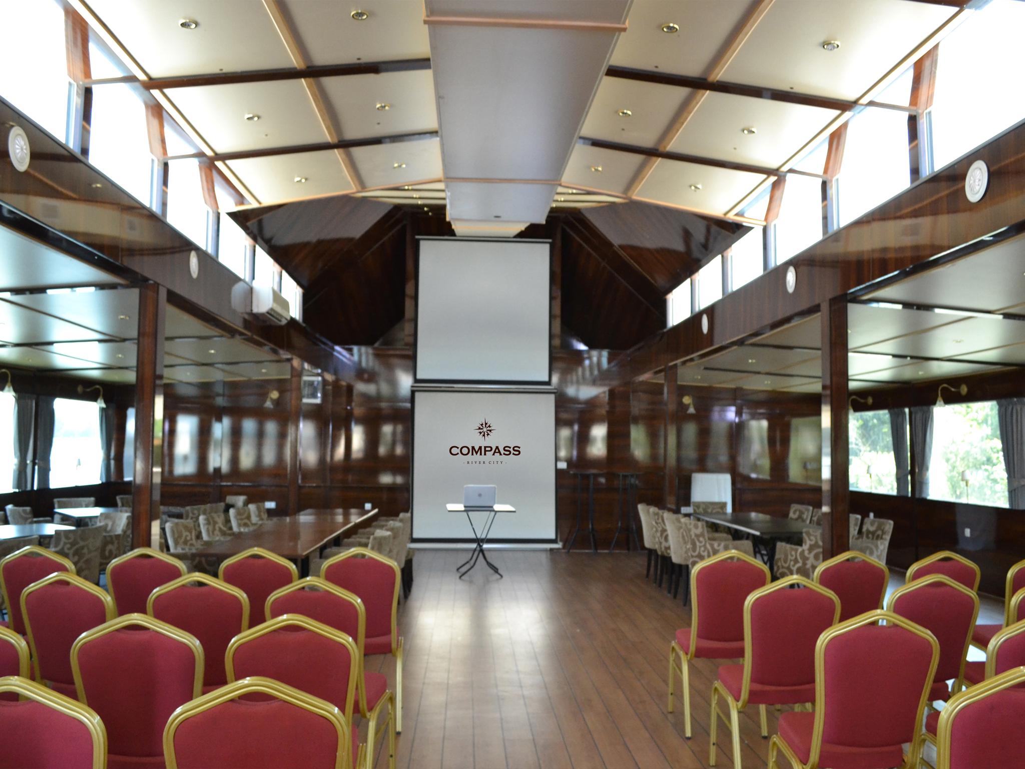 Compass River City Hotel