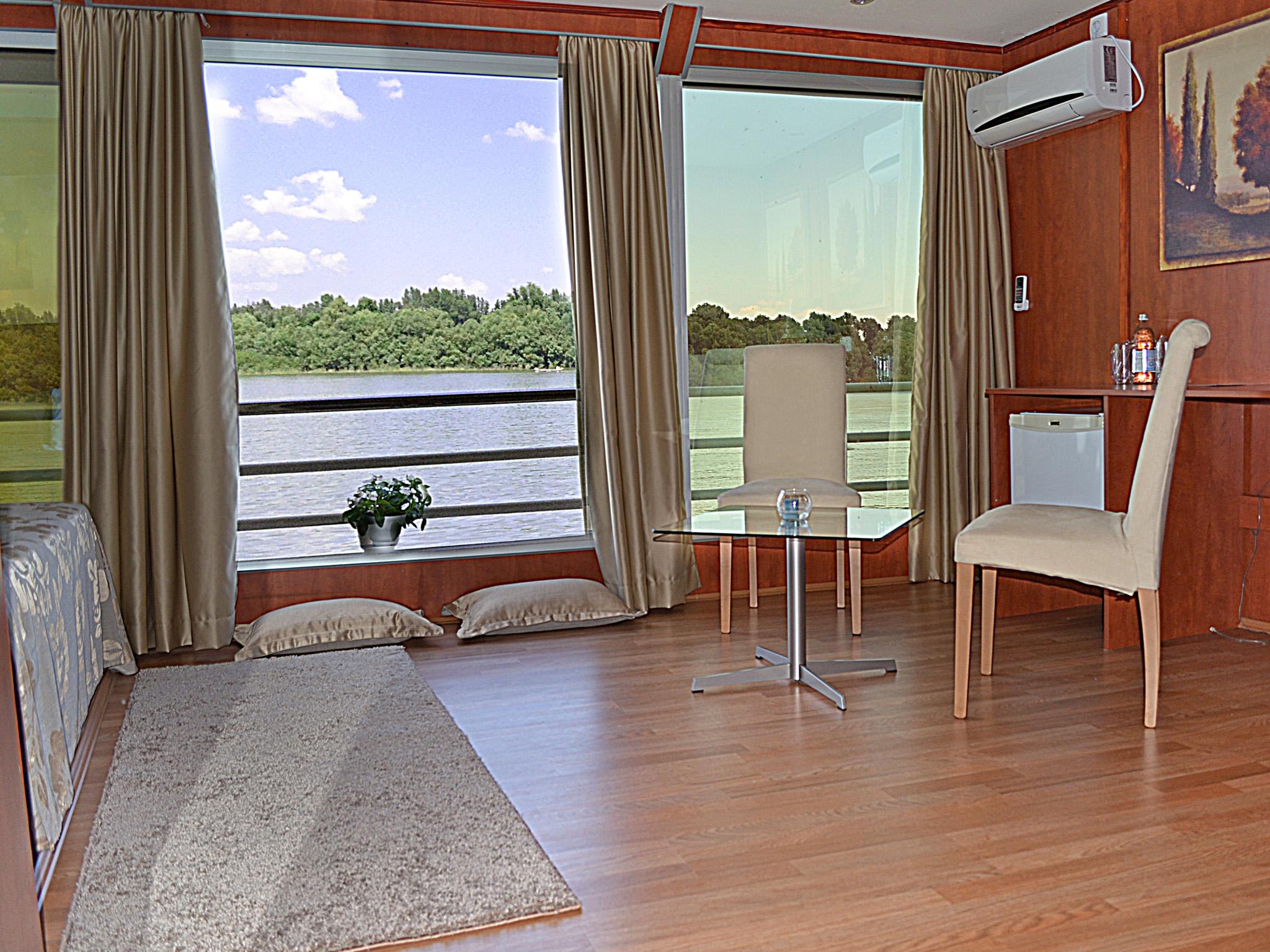 Compass River City Hotel