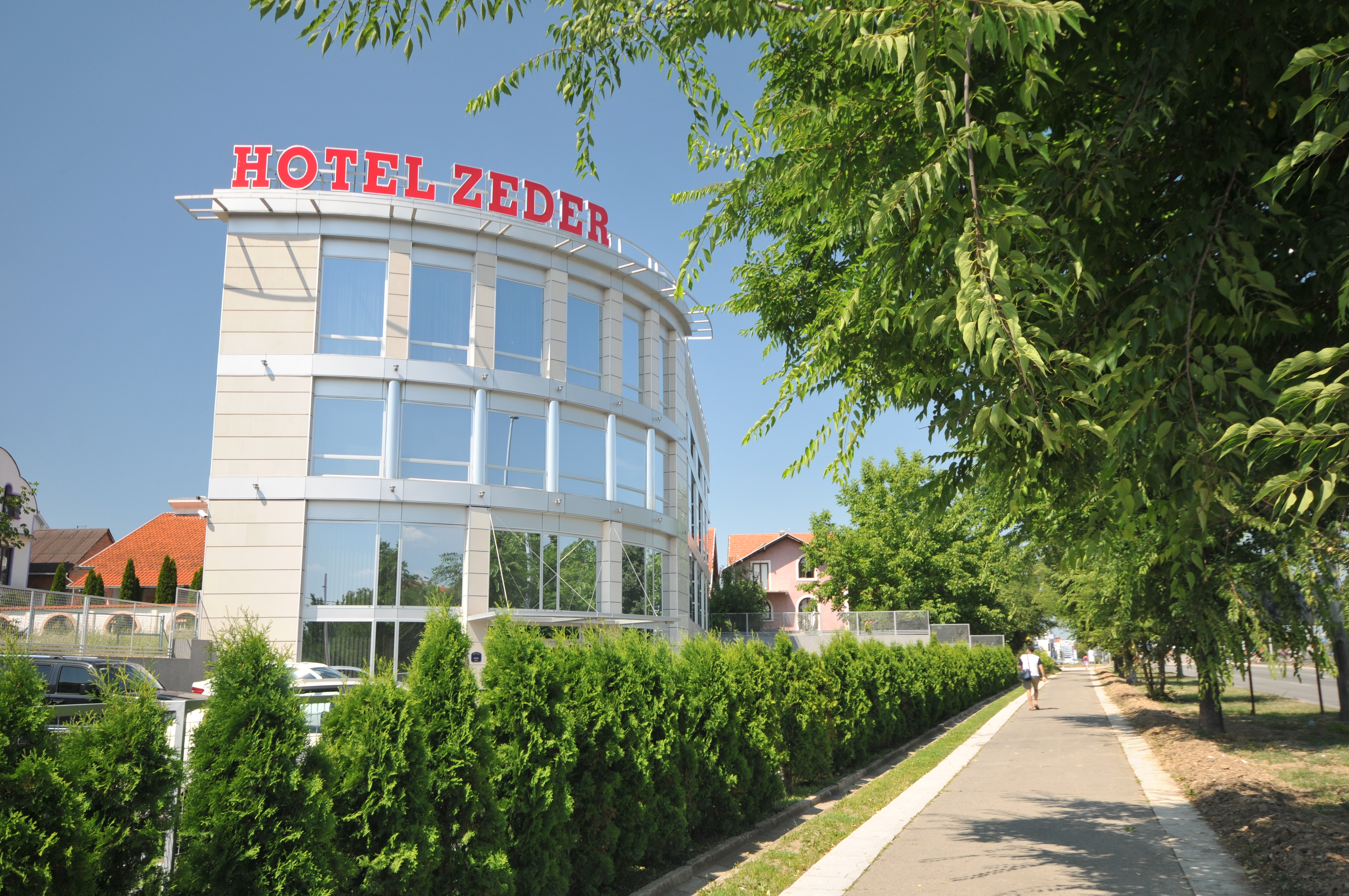 Garni Zeder