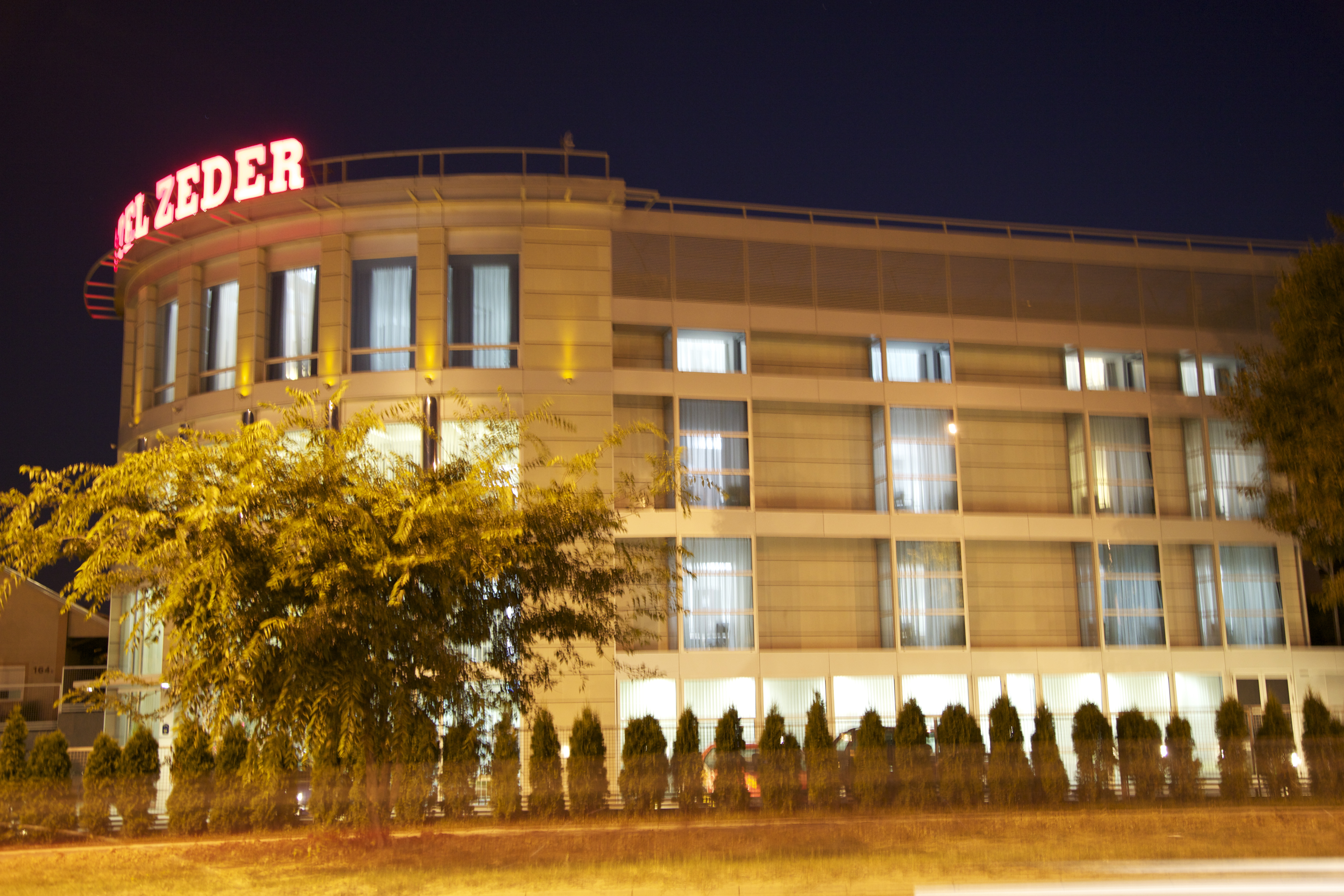 Garni Zeder