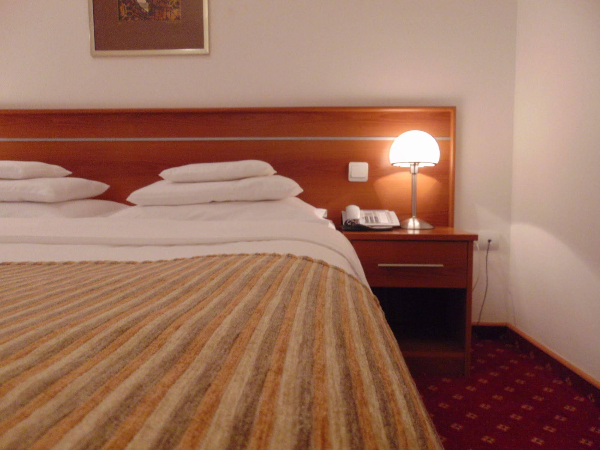 Hotel M