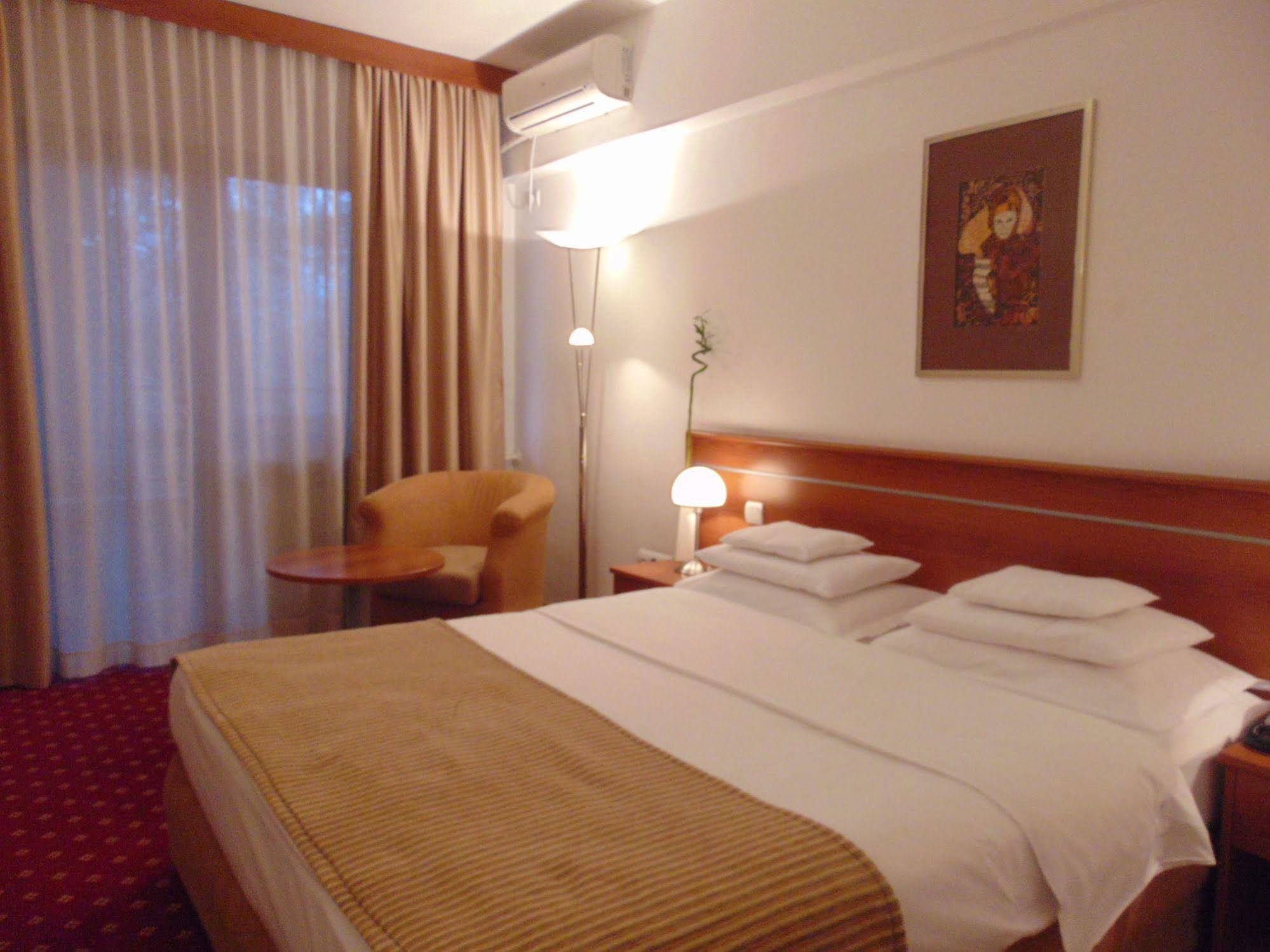Hotel M