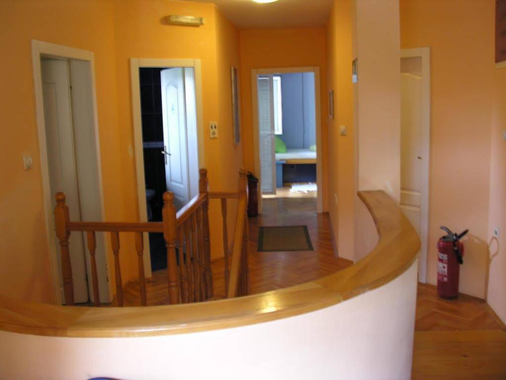 Hostel Podbara