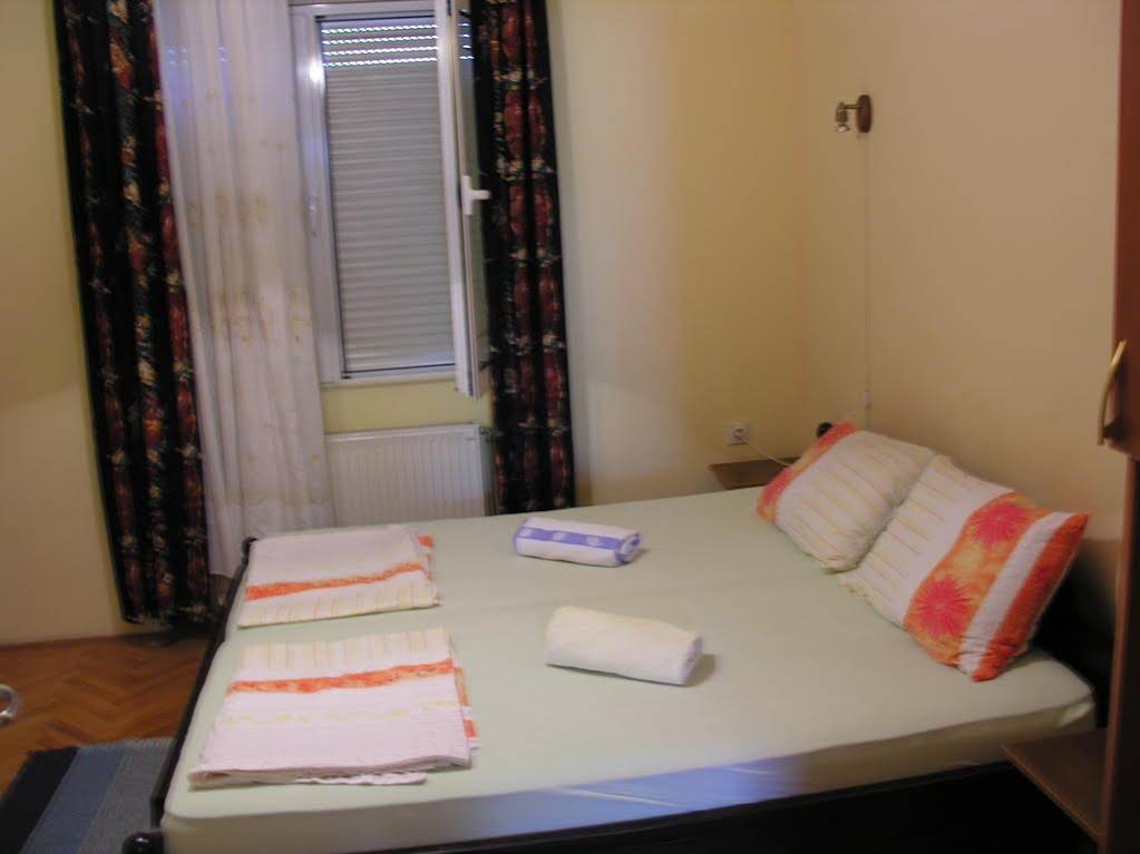 Hostel Podbara