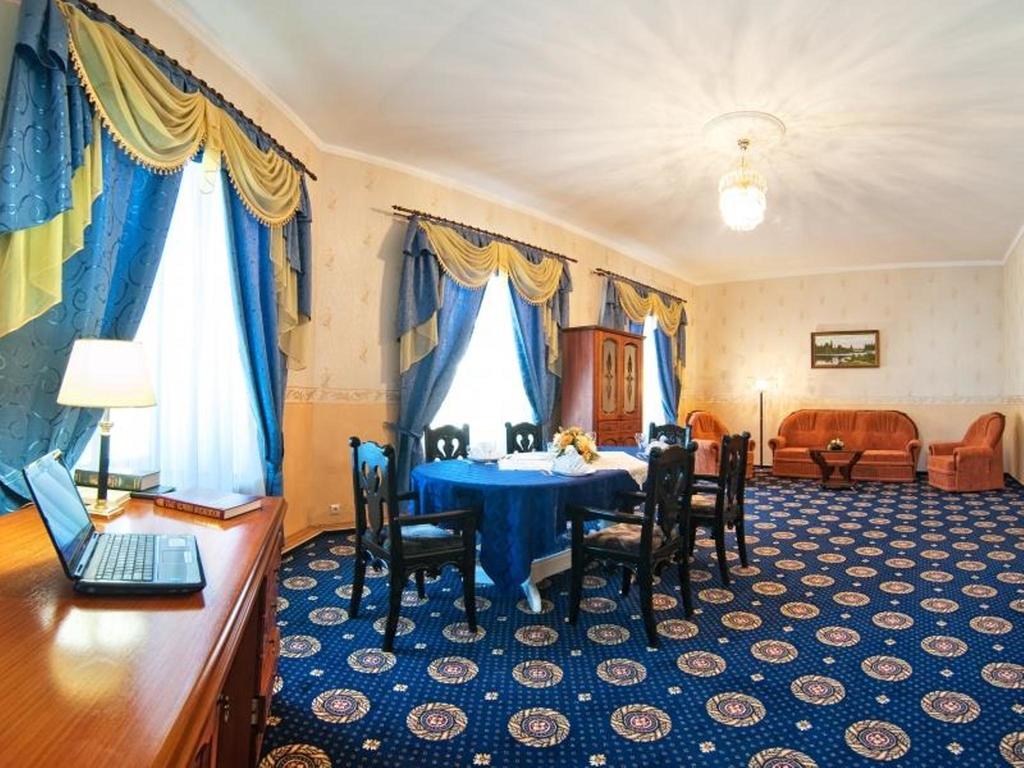 Postoyaly Dvor Rus