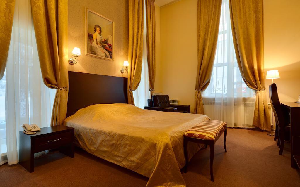 Parade Hotel