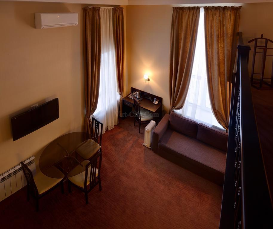 Parade Hotel