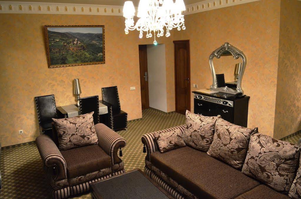 Hotel Ani