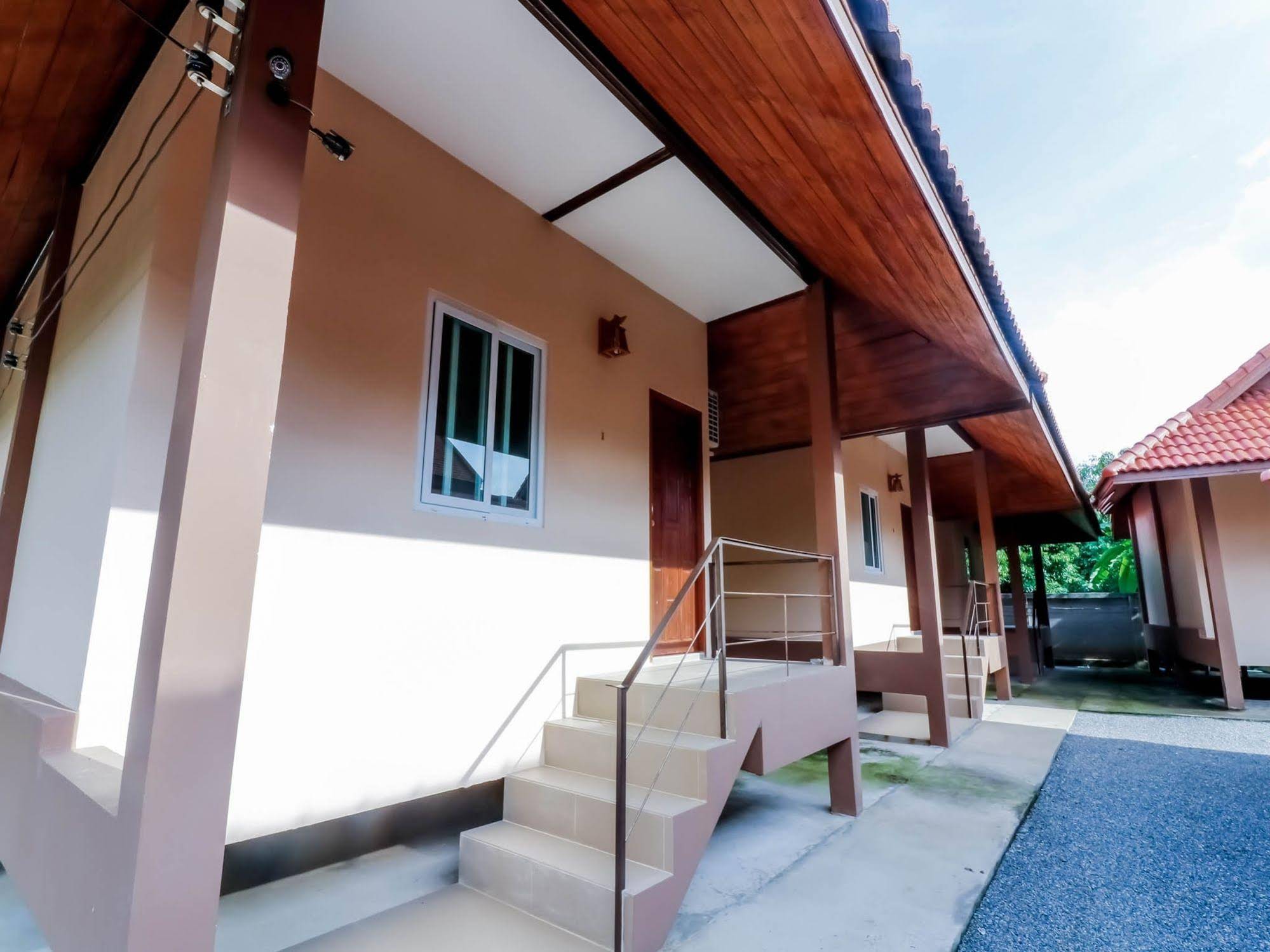Saksri Resort