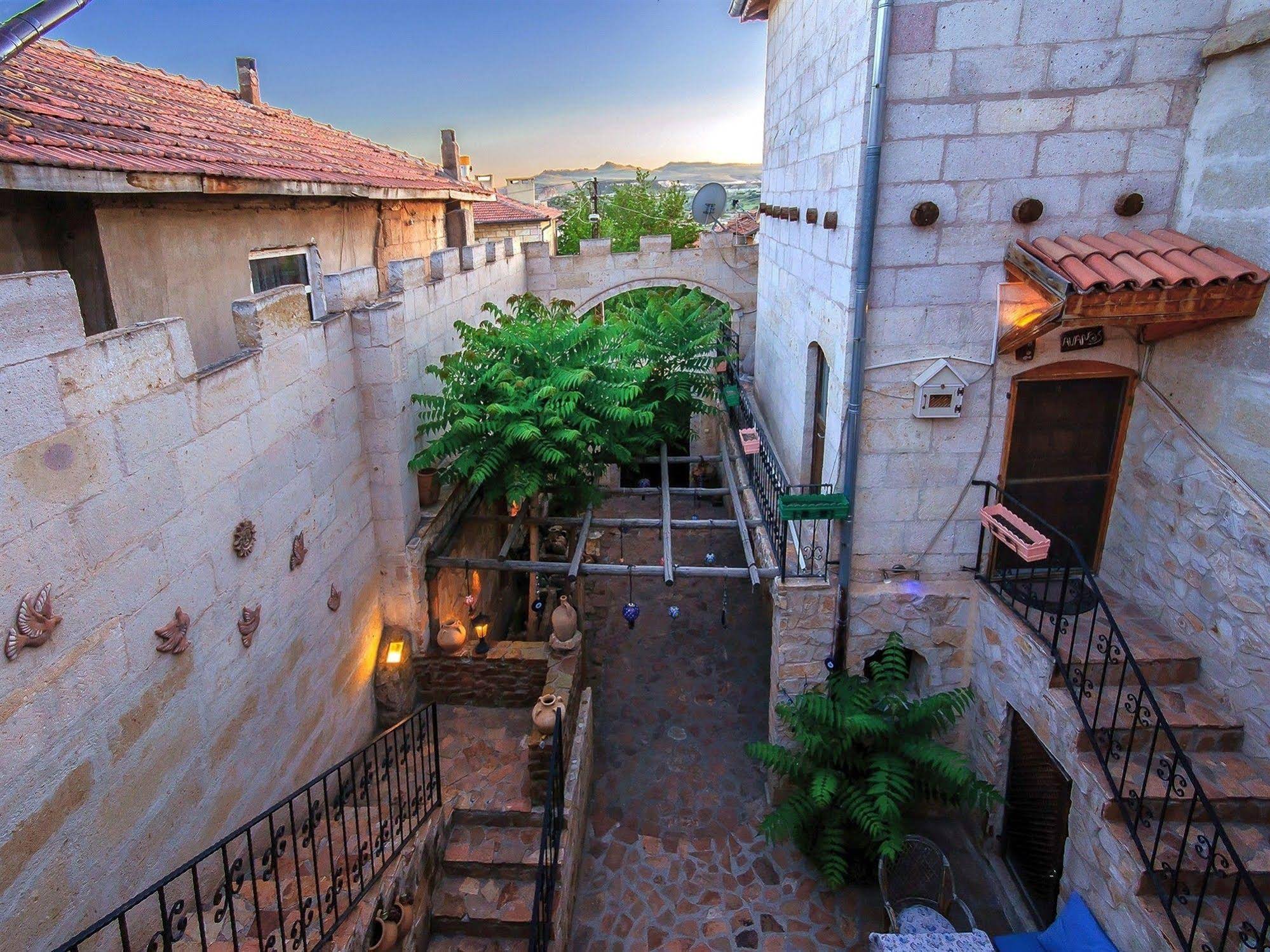 Adanos Konuk Evi