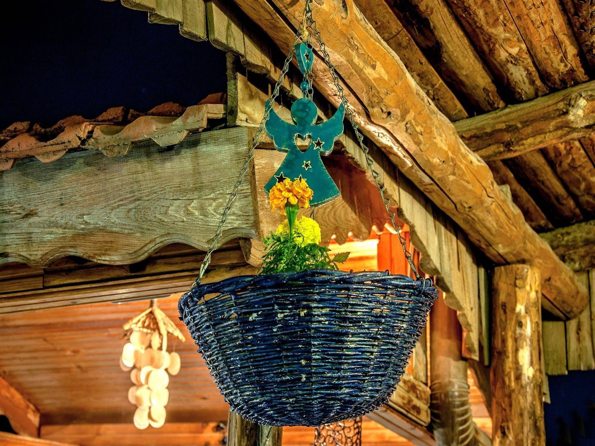 Adanos Konuk Evi