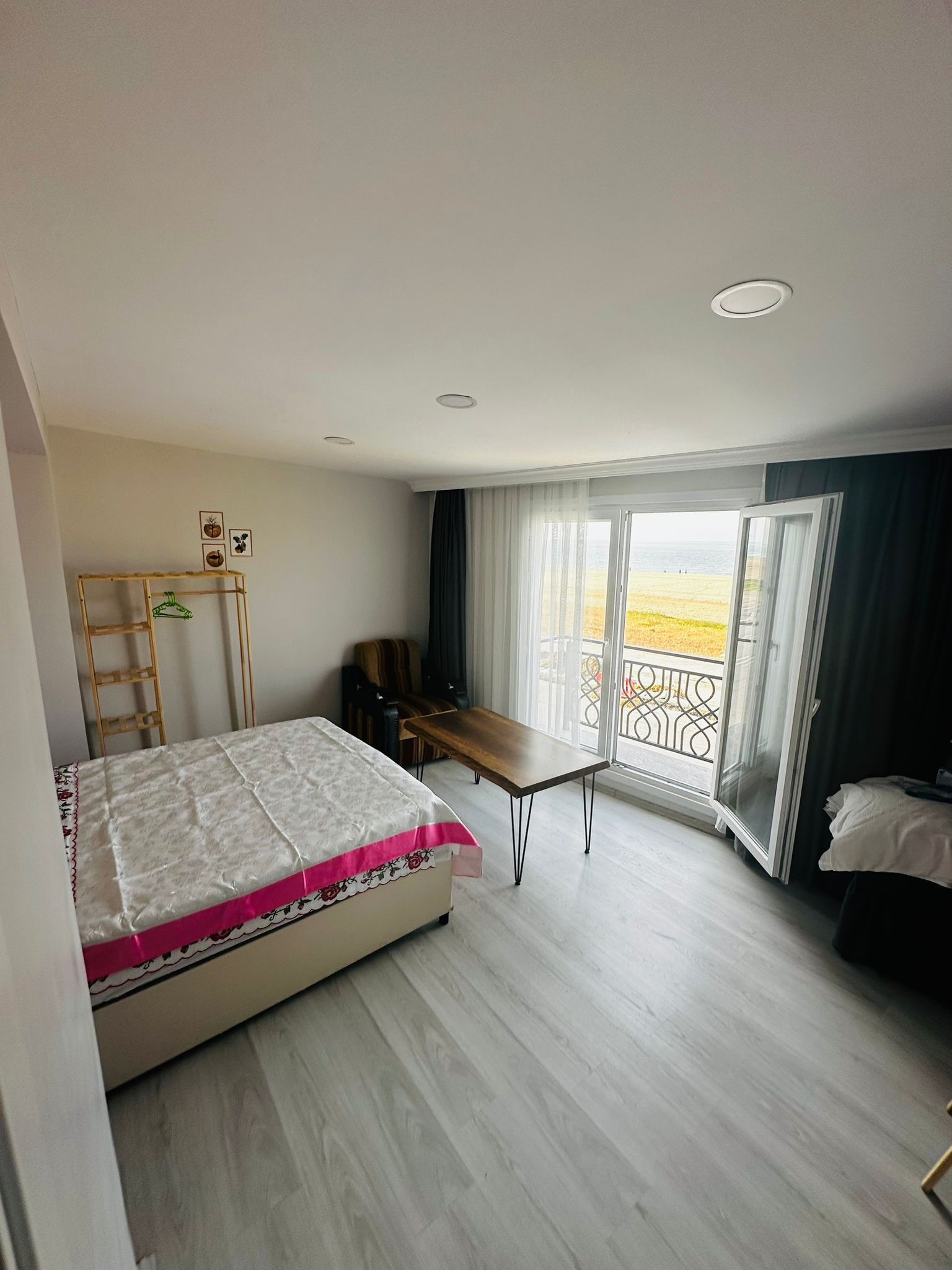 Airport Black Sea Hotel & Restaurant