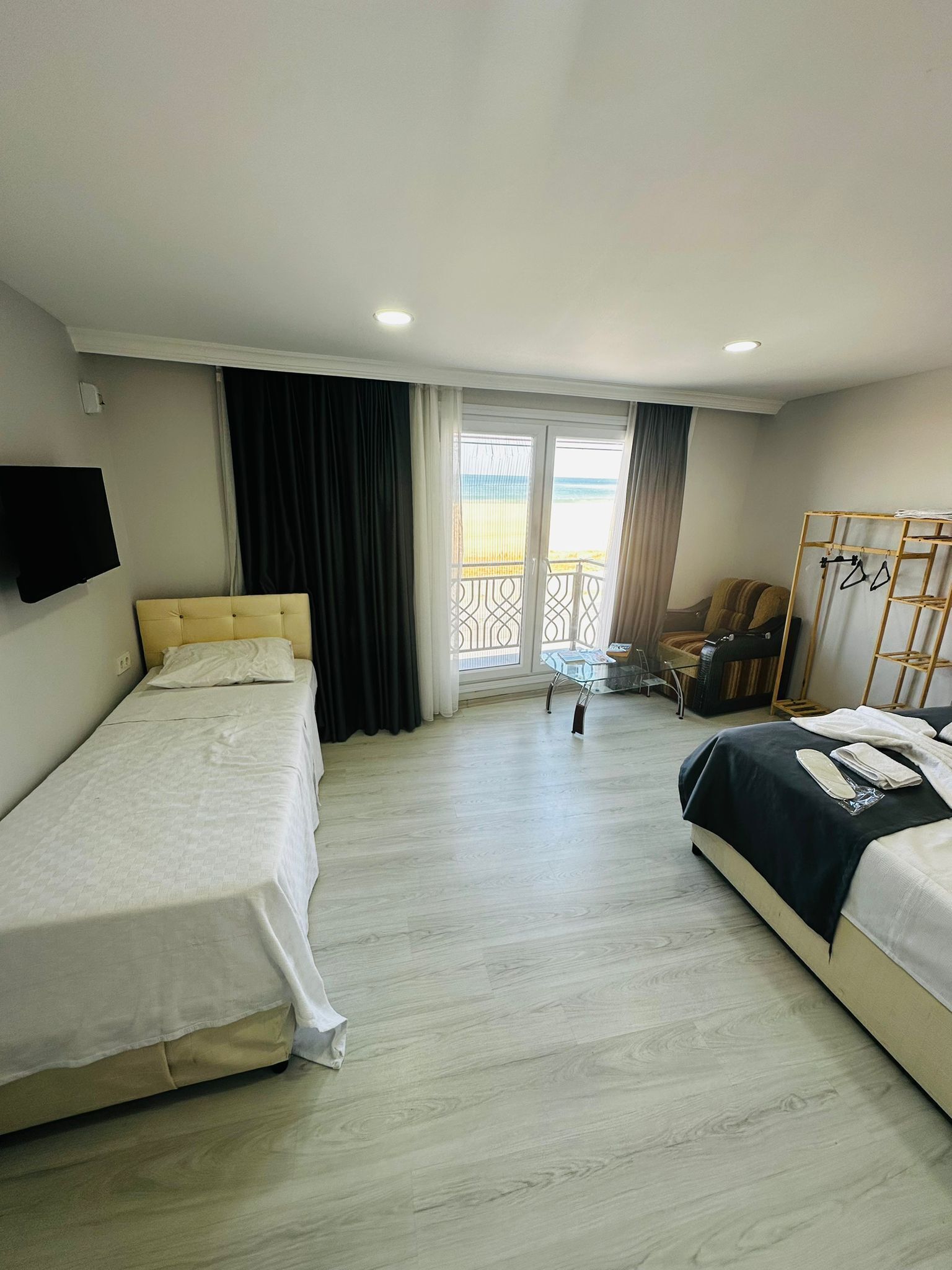 Airport Black Sea Hotel & Restaurant