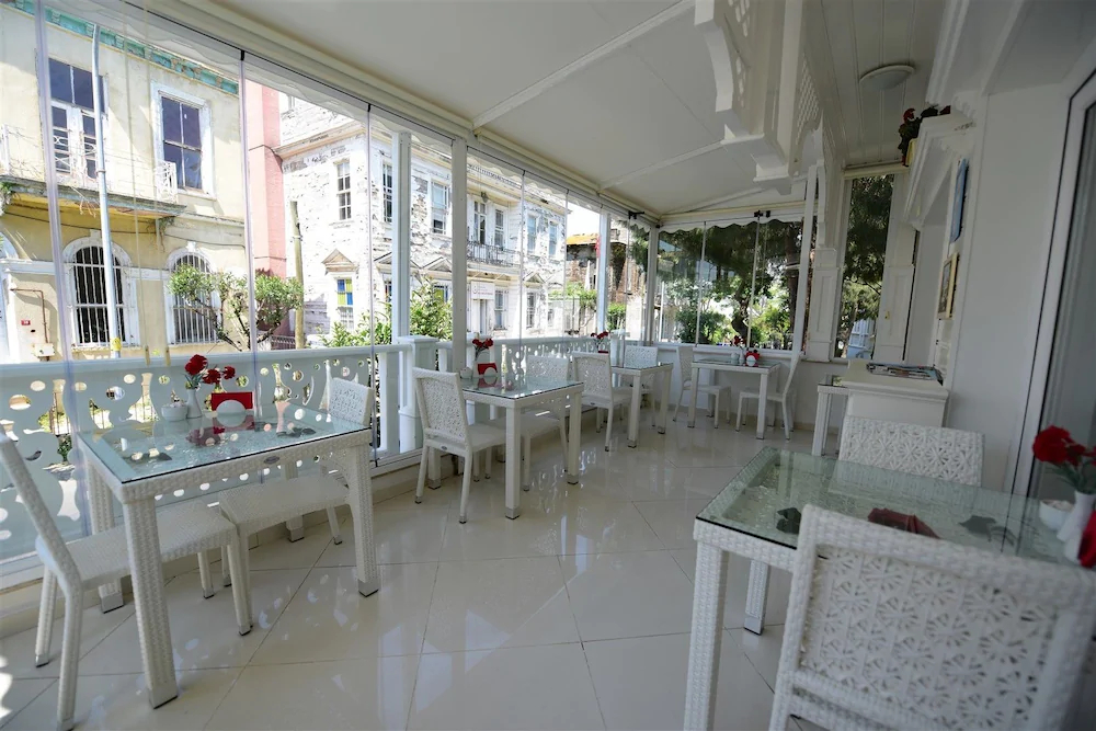 White Palace Otel