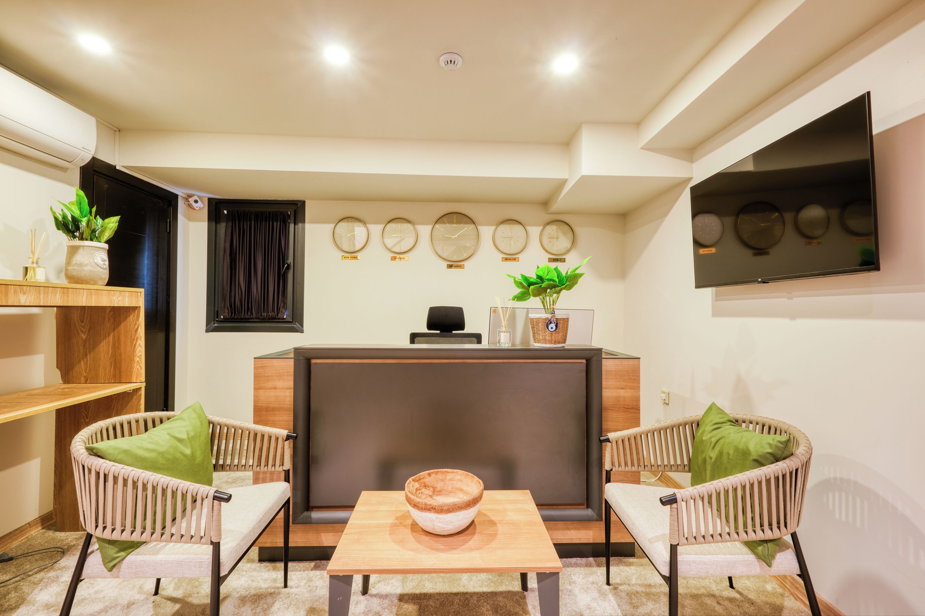 Elephant In The Room Hotel