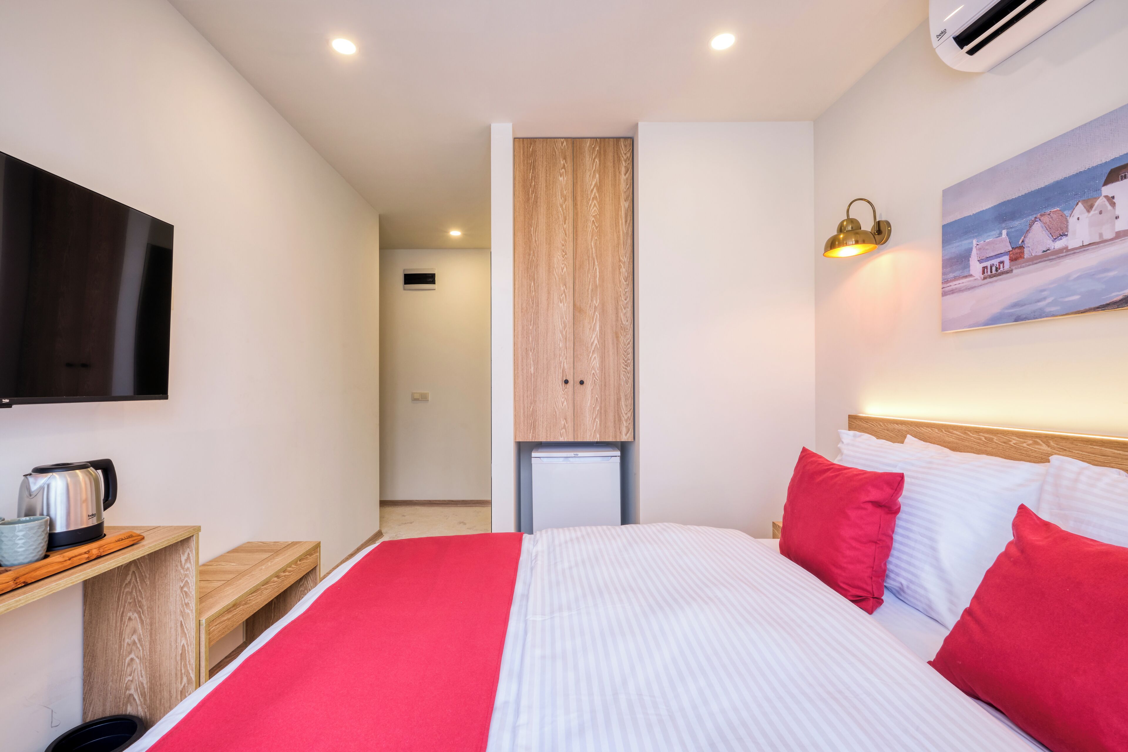 Elephant In The Room Hotel