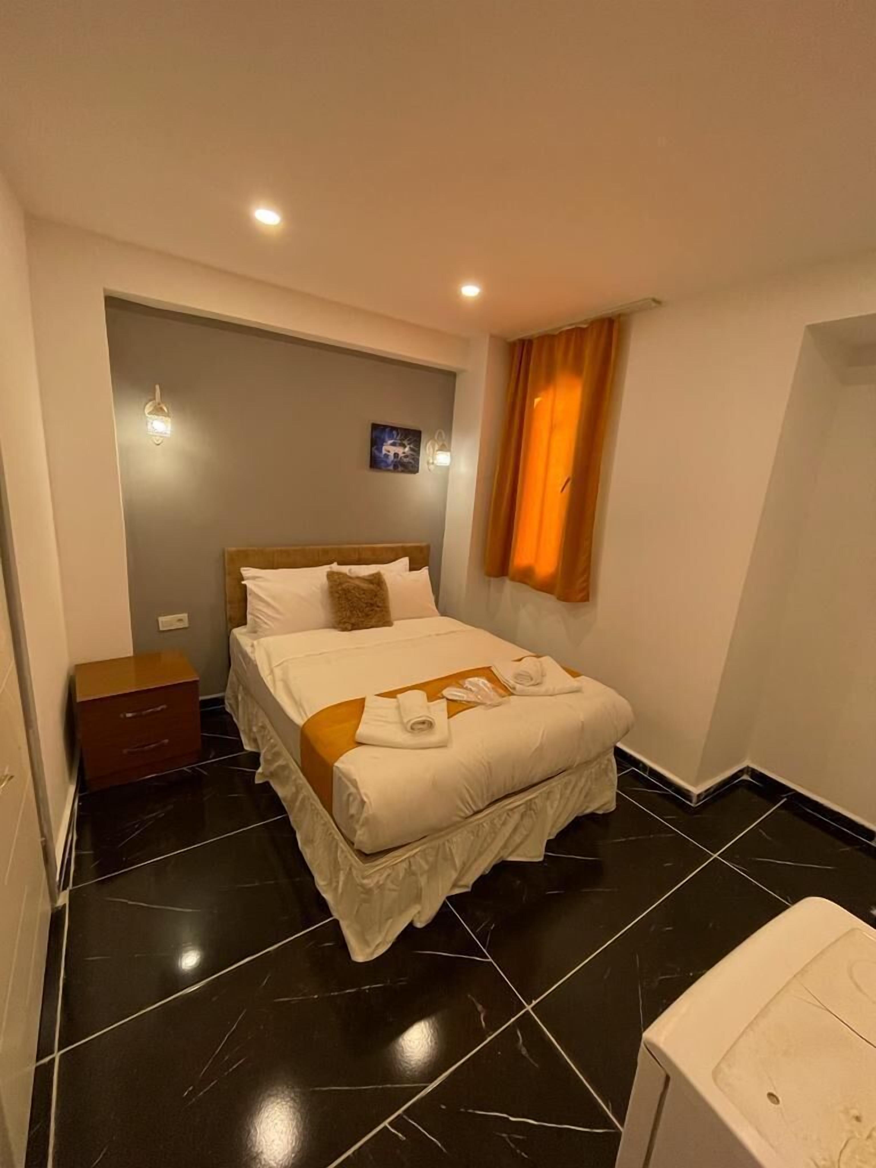 Happy Dreams Apart Hotel