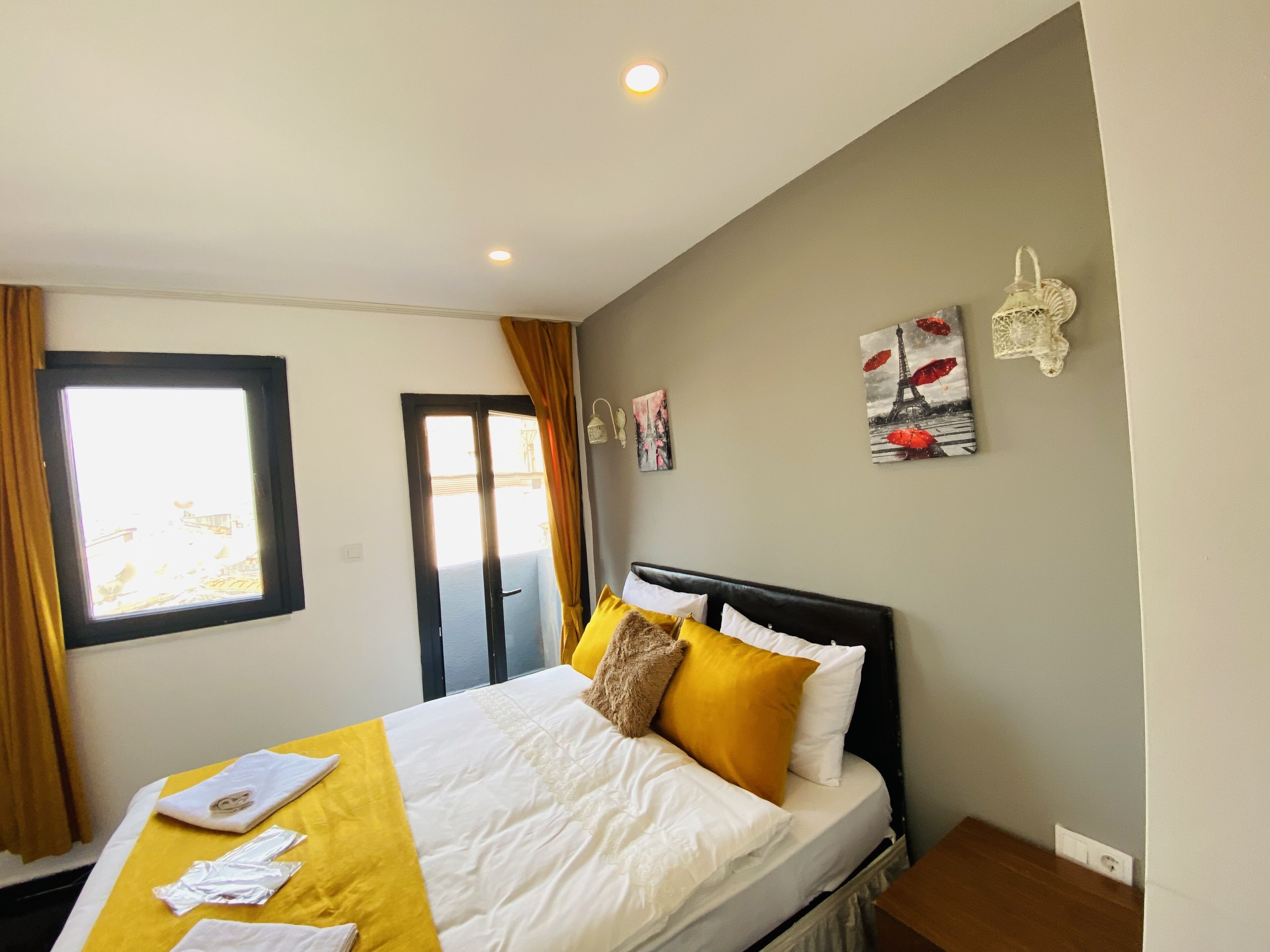 Happy Dreams Apart Hotel