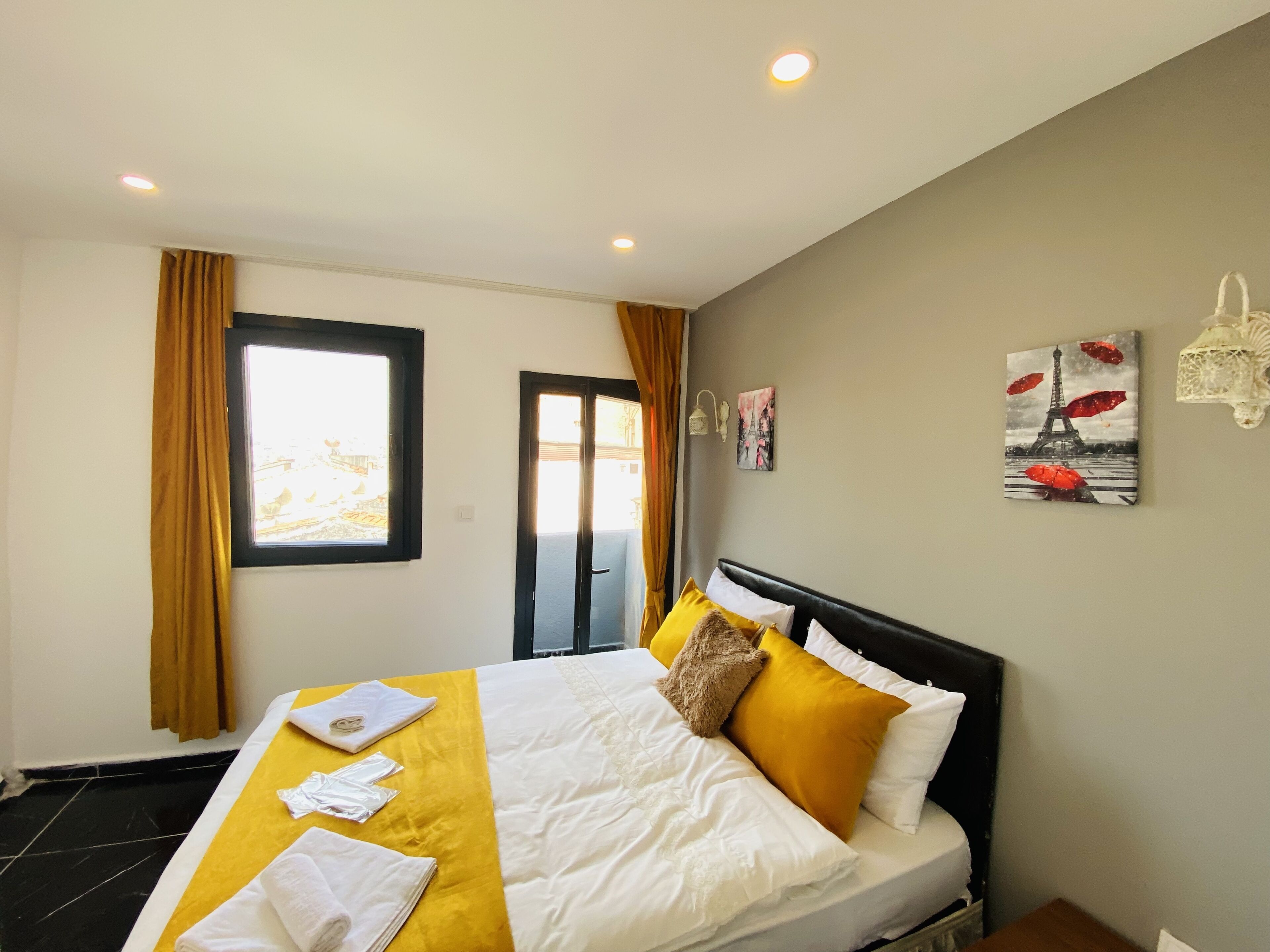 Happy Dreams Apart Hotel