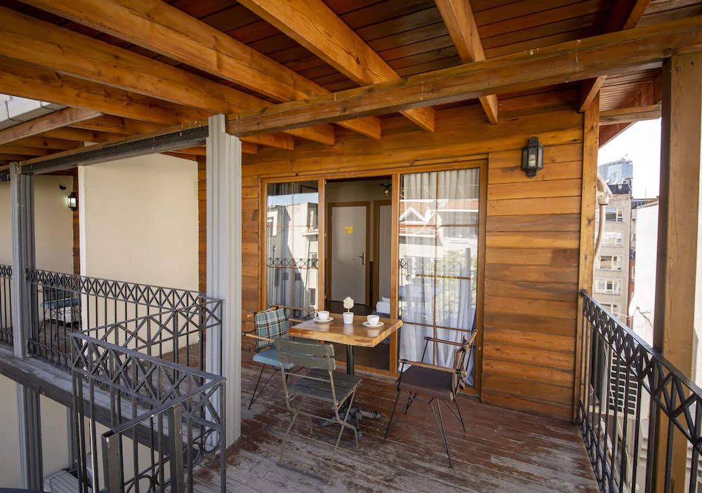 Royal Garden Suite Hotel